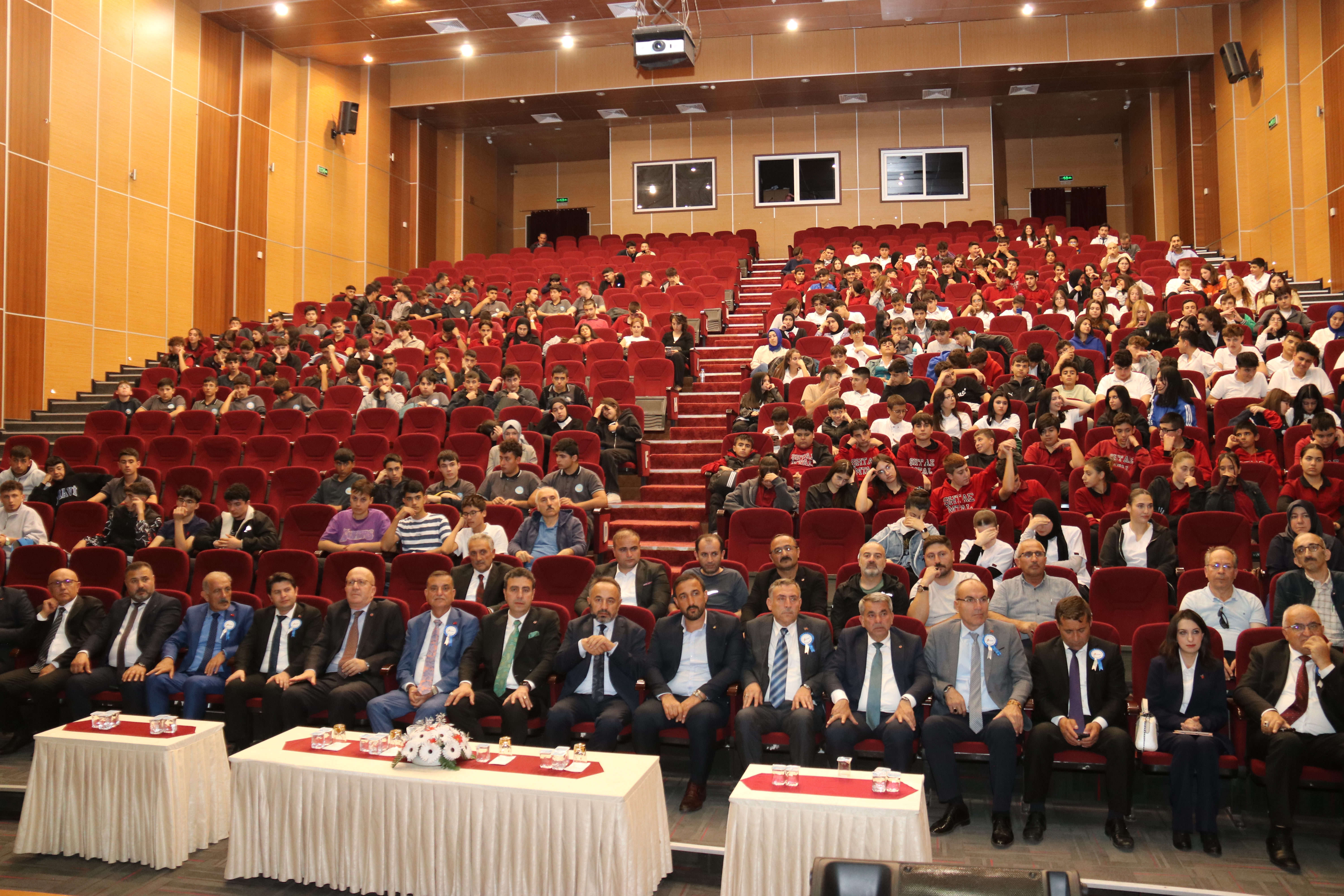 TÜRKİYENİN GELECEĞİ MESLEKİ EĞİTİMDEDİR TÜRKİYENİN GELECEĞİ MESLEKİ EĞİTİMDEDİR