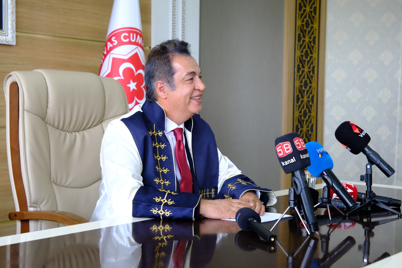 SCÜ’de Rektörlük Devir Teslim Töreni Yapıldı SCÜ’de Rektörlük Devir Teslim Töreni Yapıldı