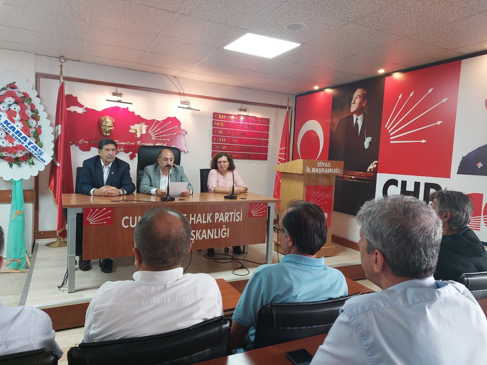 Gazi Doğan"Manisa Şehzadeler Belediye Başkanımız Gülşah Darbay'a atılan adi iftiarın karşısıdayız" Gazi Doğan"Manisa Şehzadeler Belediye Başkanımız Gülşah Darbay'a atılan adi iftiarın karşısıdayız"