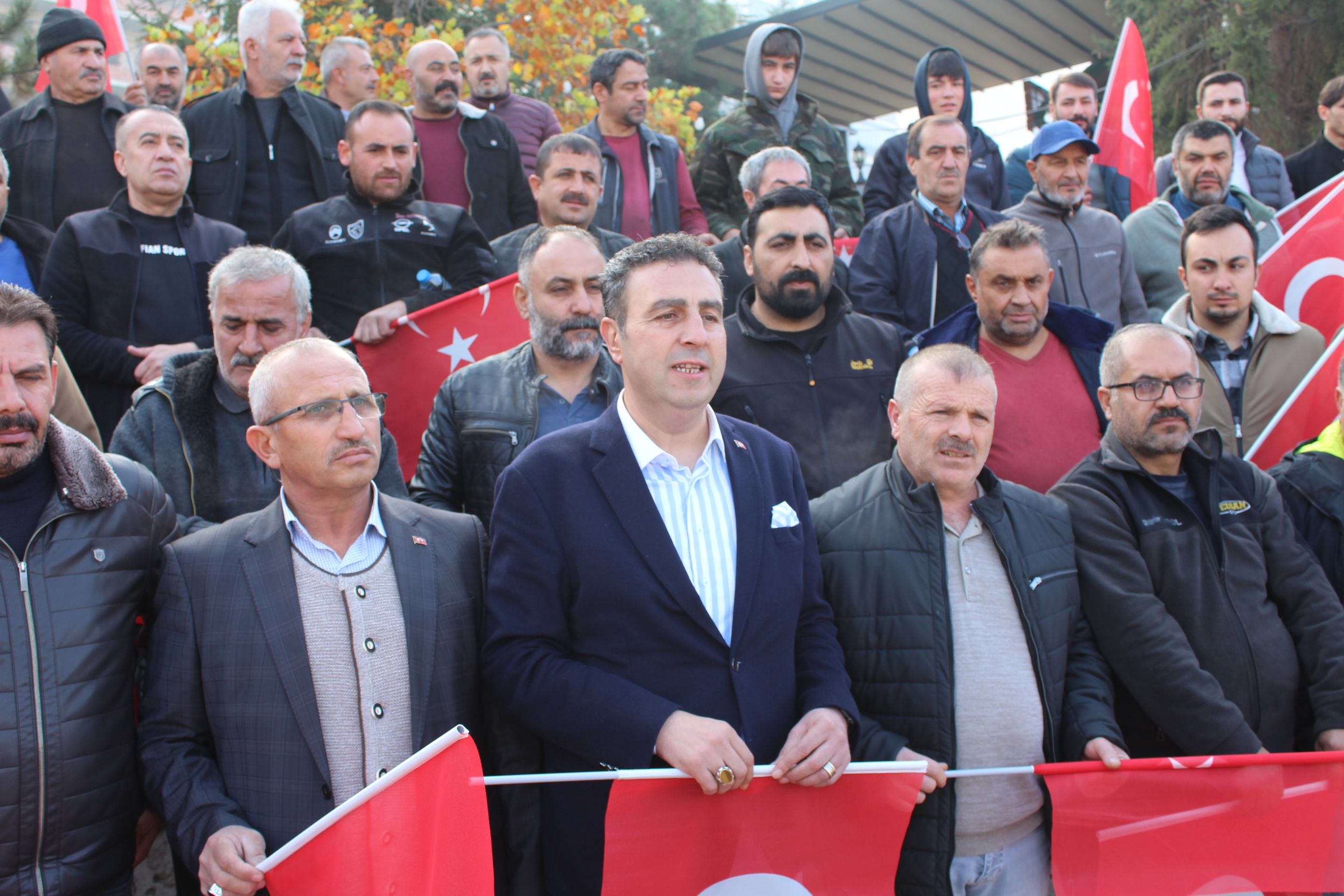 ESNAFLARDAN TERÖRE TEPKİ ESNAFLARDAN TERÖRE TEPKİ