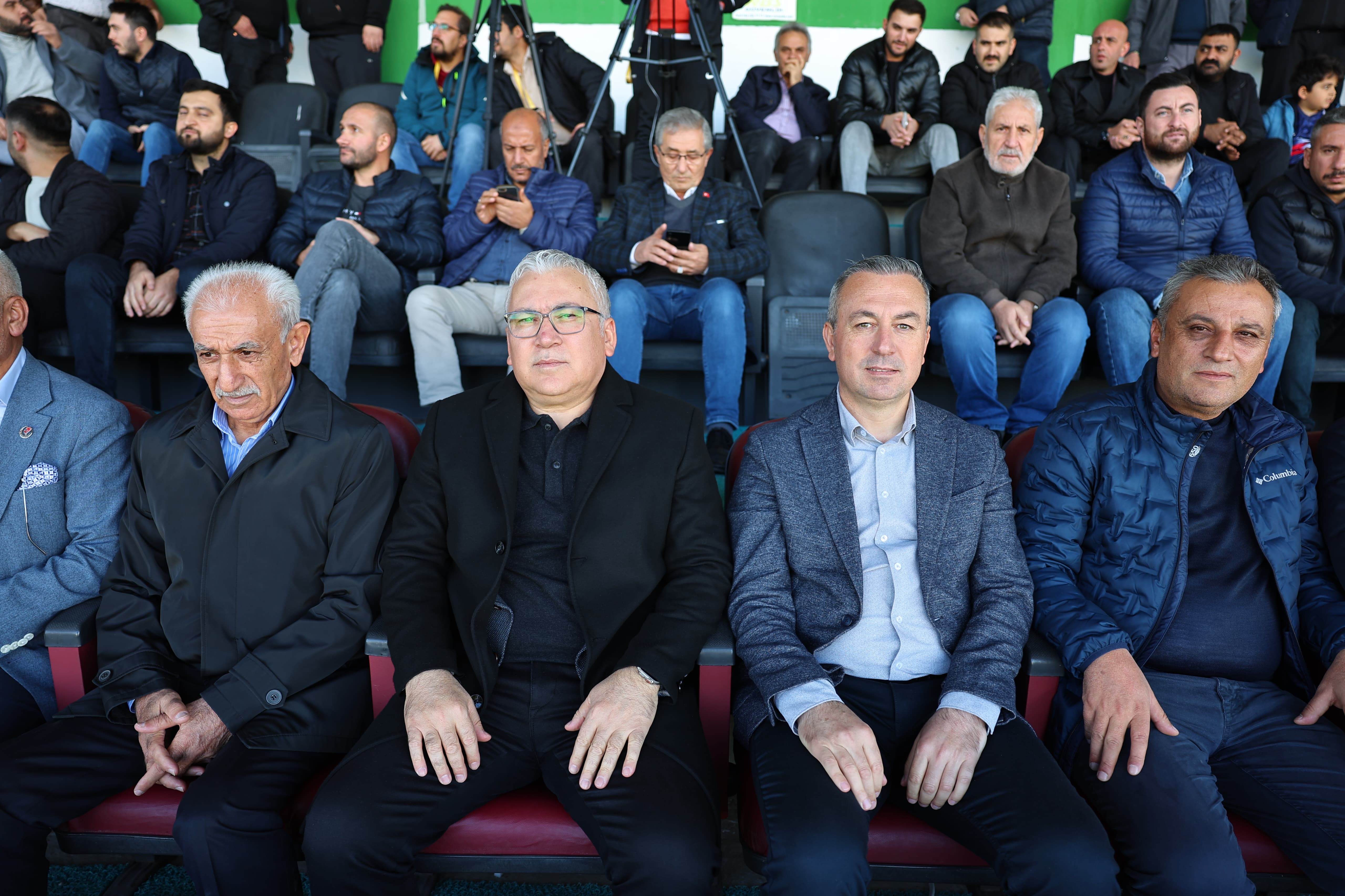 BAŞKAN UZUN’DAN ÖRNEK DAVRANIŞ BAŞKAN UZUN’DAN ÖRNEK DAVRANIŞ