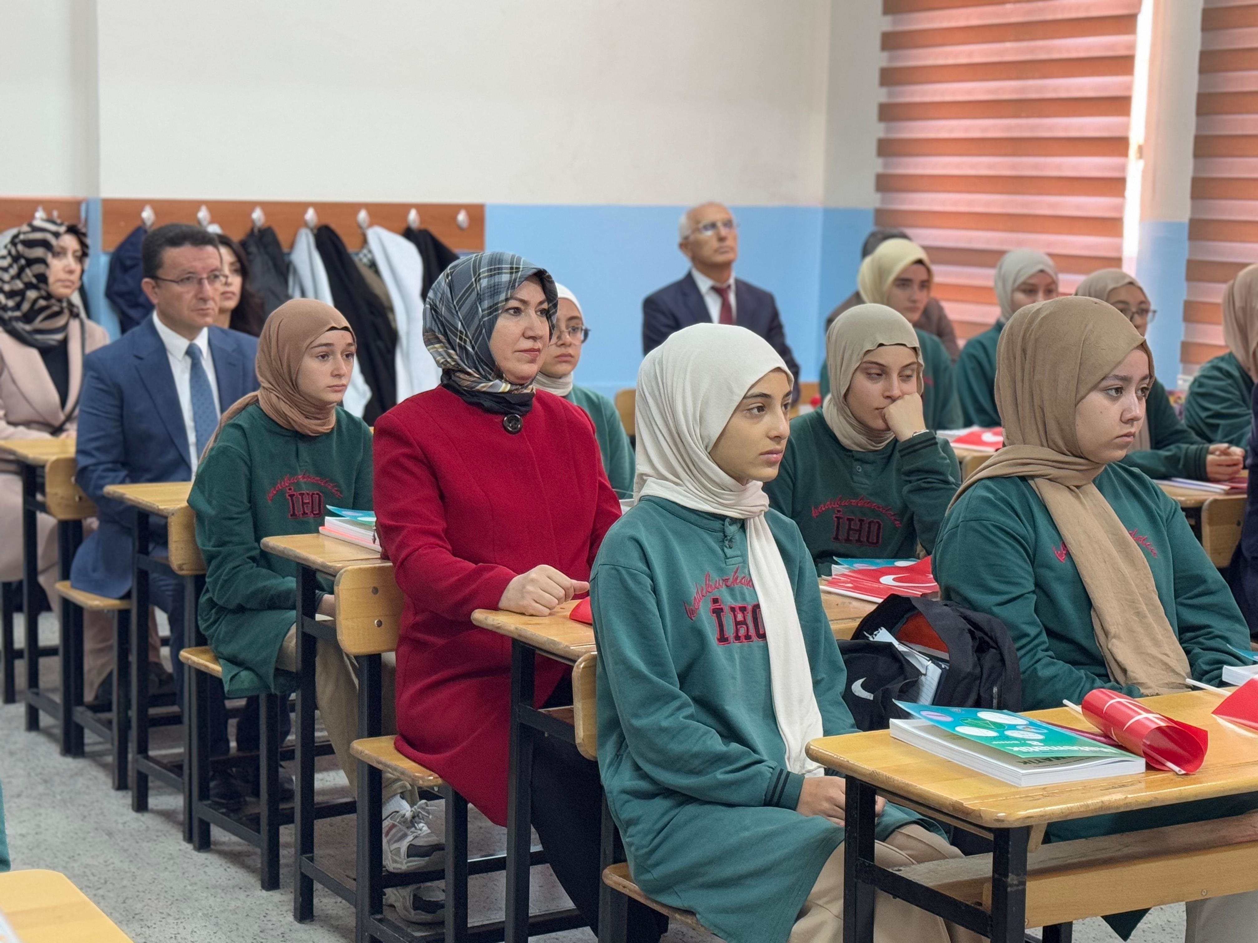 Cumhuriyet Coşkusu “Dersimiz Cumhuriyete Doğru” Filmi ile Başladı