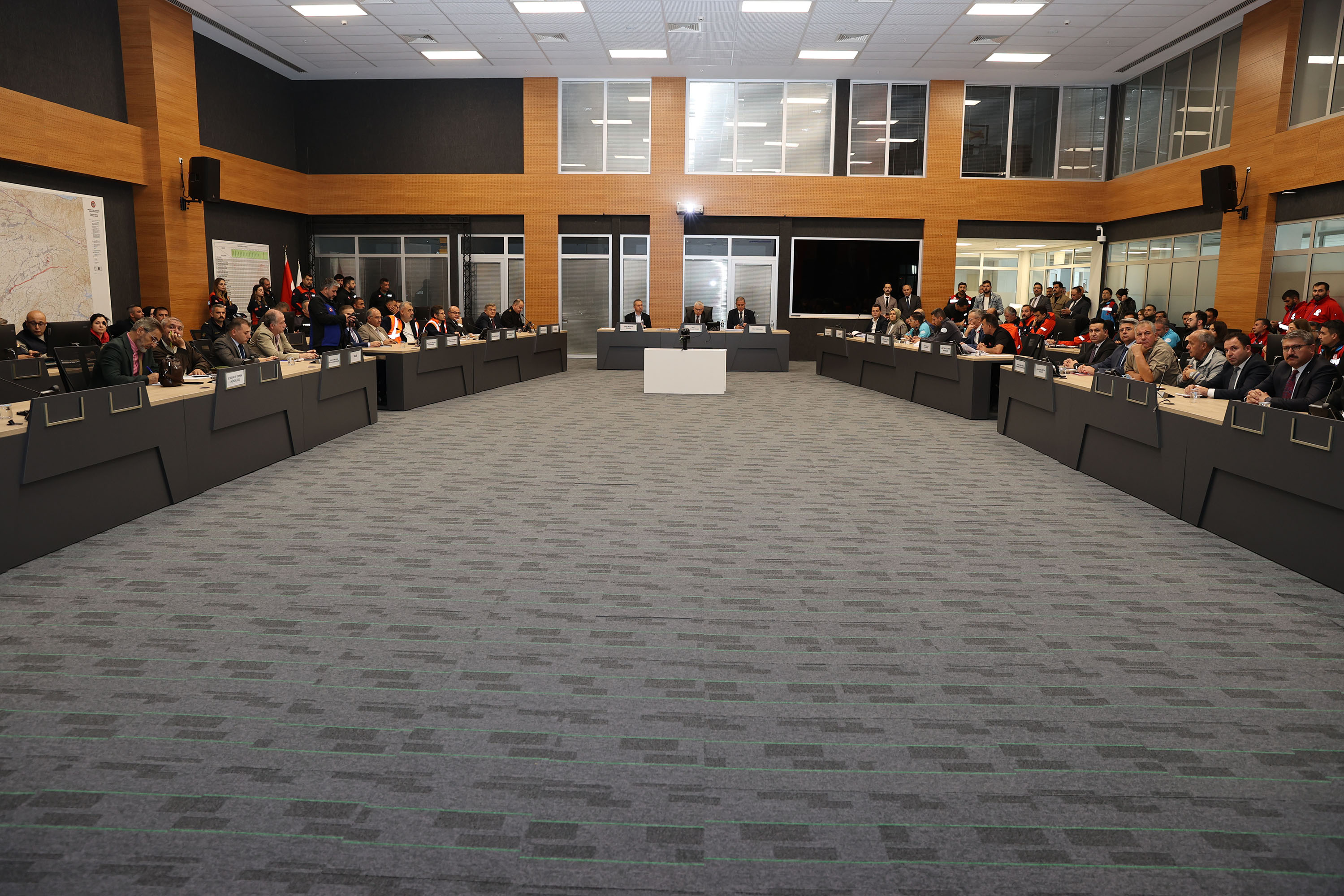 Vali Şimşek, Depremin Merkez Üssü Köylerini Ziyaret Etti