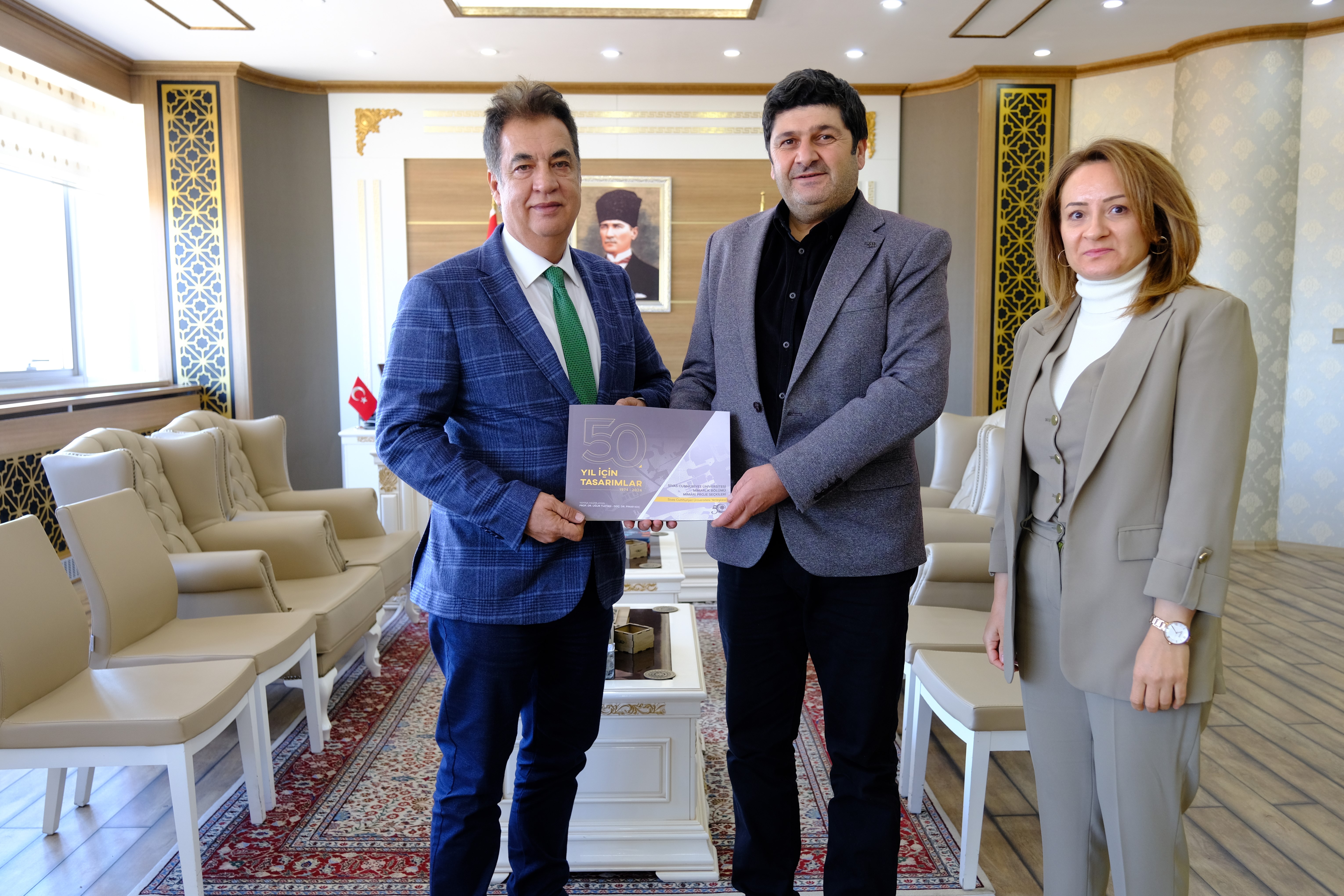 SCÜ Rektörü Prof. Dr. Ahmet Şengönül Yarışmalarda Başarı Gösteren Öğrencileri Makamında Ağırladı