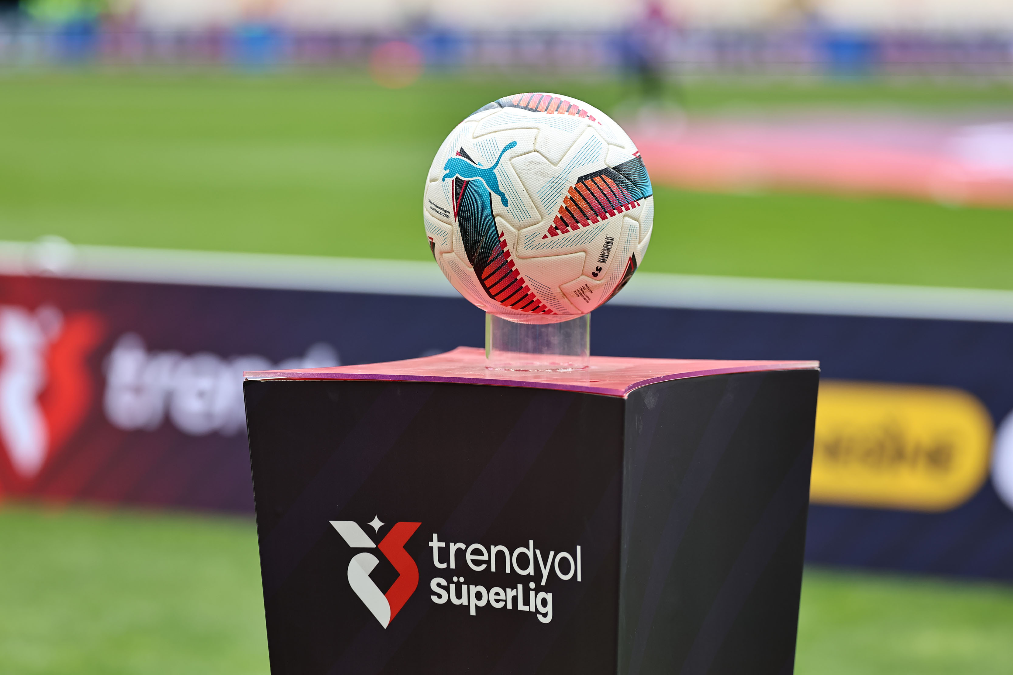 Meme Kanseri Farkındalık Ayı ve Polis Memuru Şehit Şeyda Yılmaz Sivasspor Maçında unutulmadı Meme Kanseri Farkındalık Ayı ve Polis Memuru Şehit Şeyda Yılmaz Sivasspor Maçında unutulmadı