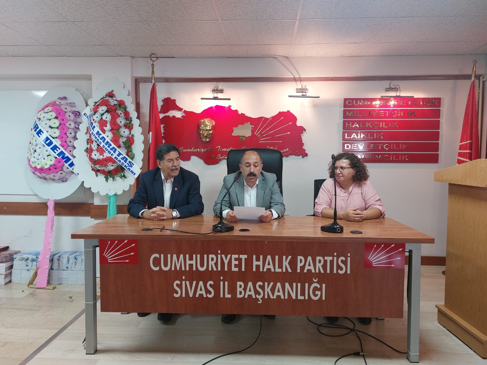 Gazi Doğan"Manisa Şehzadeler Belediye Başkanımız Gülşah Darbay'a atılan adi iftiarın karşısıdayız" Gazi Doğan"Manisa Şehzadeler Belediye Başkanımız Gülşah Darbay'a atılan adi iftiarın karşısıdayız"