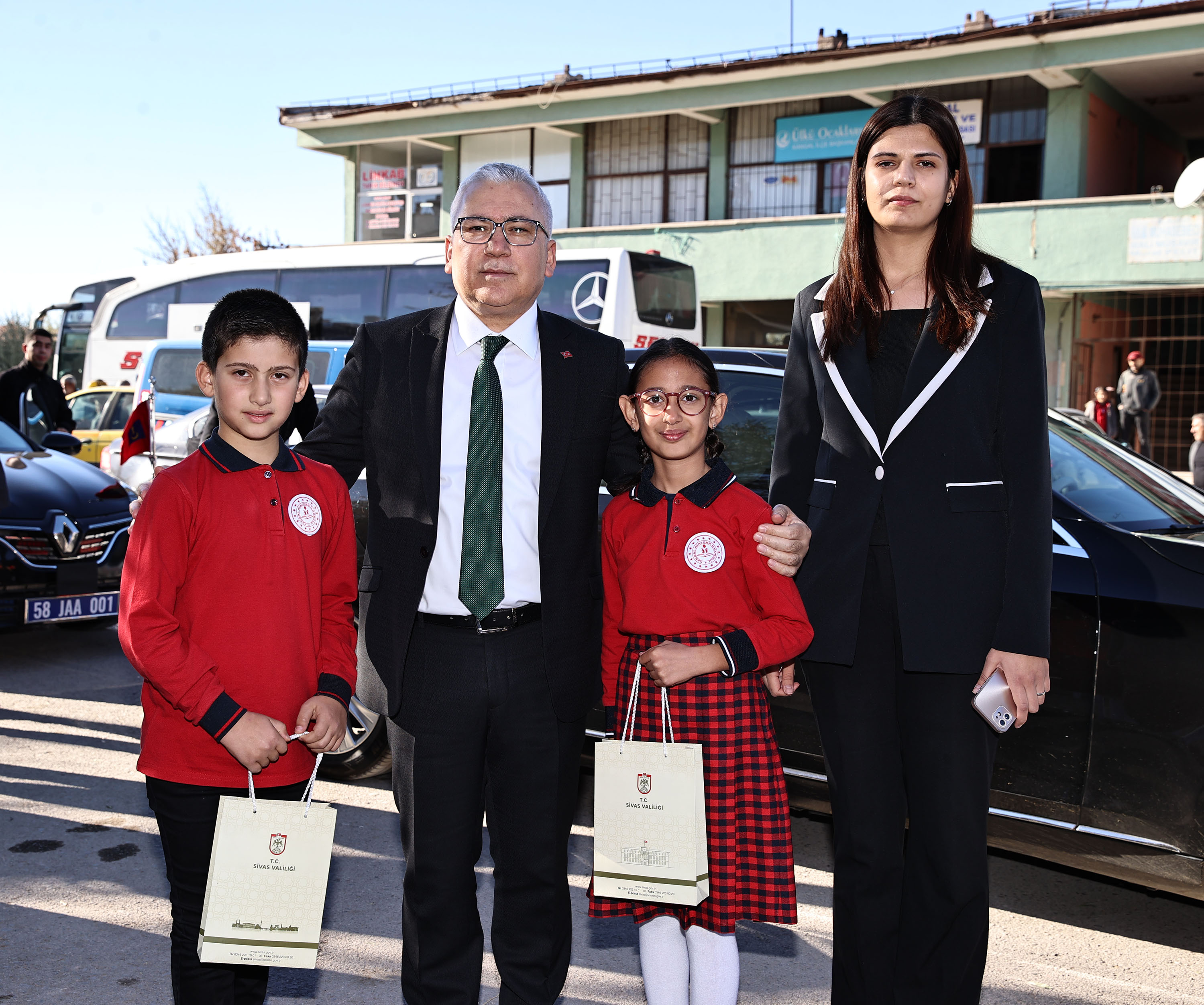 Vali Yılmaz Şimşek Kangal İlçesini Ziyaret Etti Vali Yılmaz Şimşek Kangal İlçesini Ziyaret Etti
