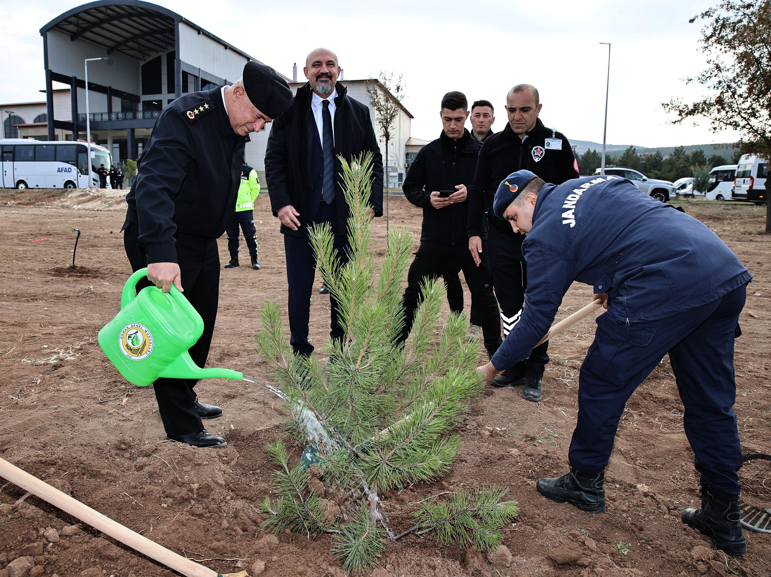 On Binlerce Fidan Geleceğe Nefes Olmak İçin Toprakla Buluşturuldu On Binlerce Fidan Geleceğe Nefes Olmak İçin Toprakla Buluşturuldu