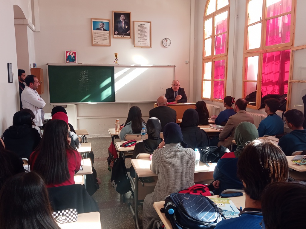 Vali Yardımcısı Doğan öğrencilerle bir araya geldi Vali Yardımcısı Doğan öğrencilerle bir araya geldi