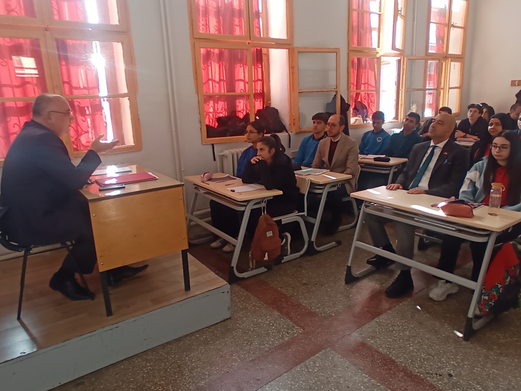 Vali Yardımcısı Doğan öğrencilerle bir araya geldi Vali Yardımcısı Doğan öğrencilerle bir araya geldi