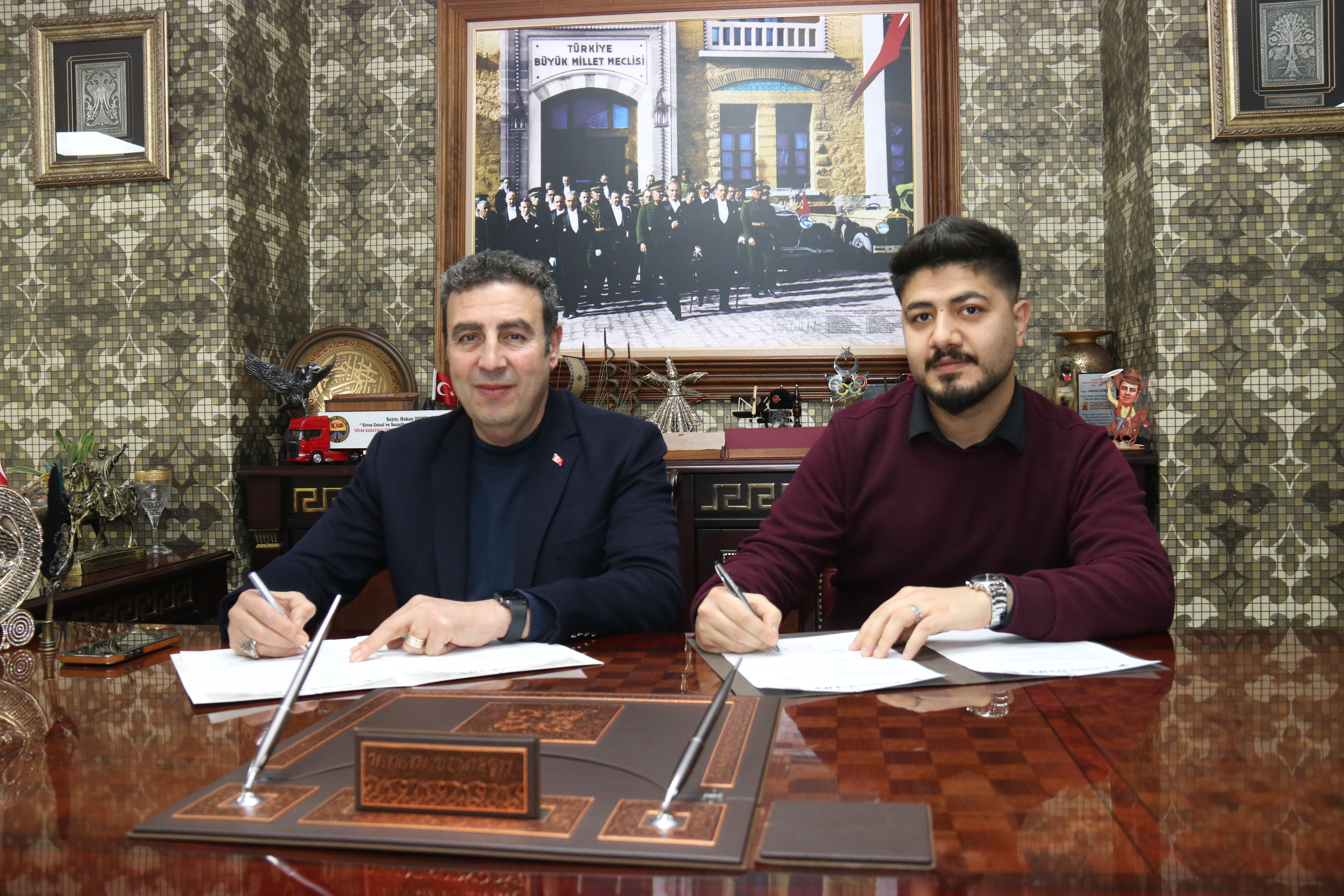 ESNAFA VE YAKINLARINA YÜZDE 50 İNDİRİMİ ESNAFA VE YAKINLARINA YÜZDE 50 İNDİRİMİ