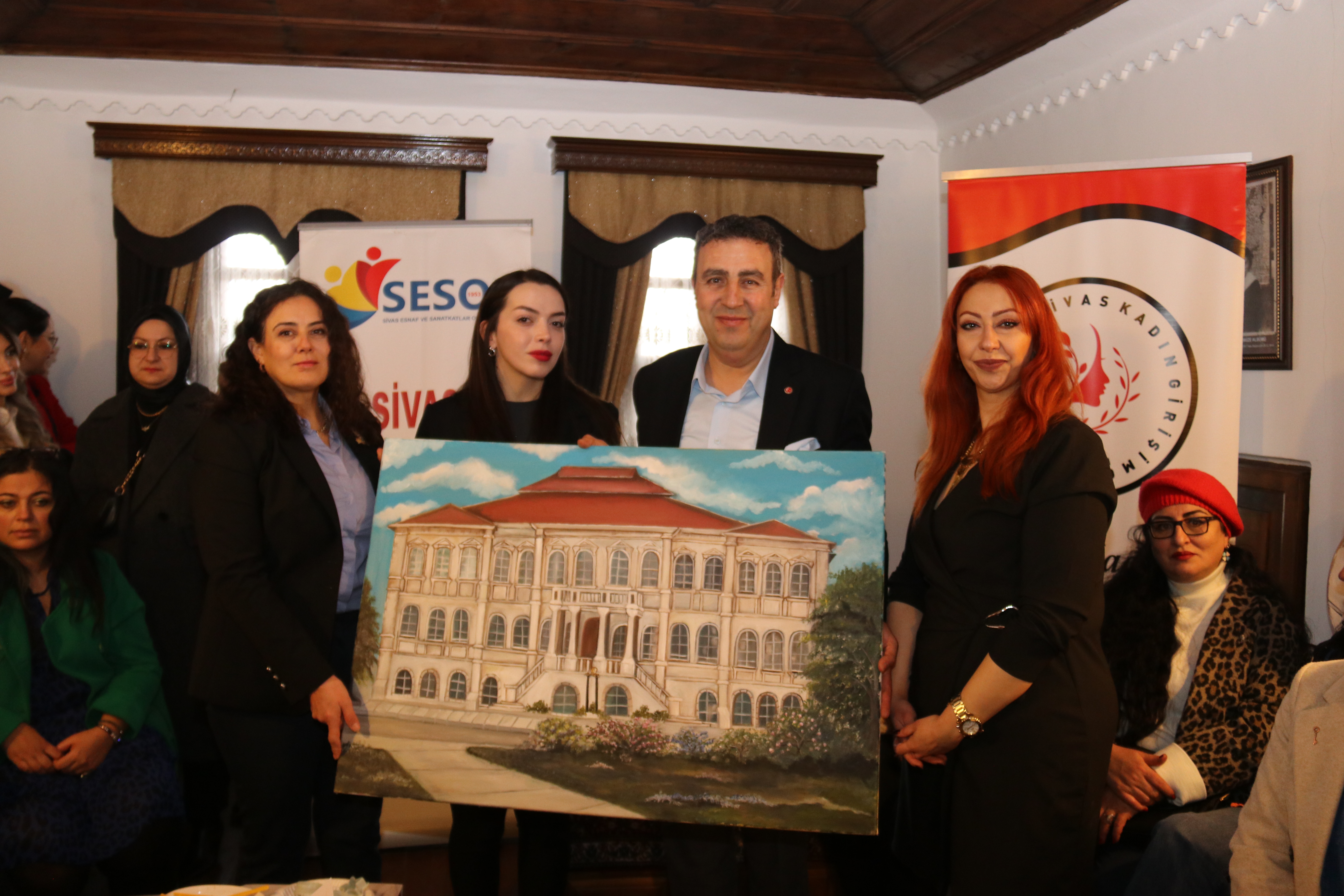 KADINLARIMIZ EL BECERİLERİNİ GELİŞTİRİYOR