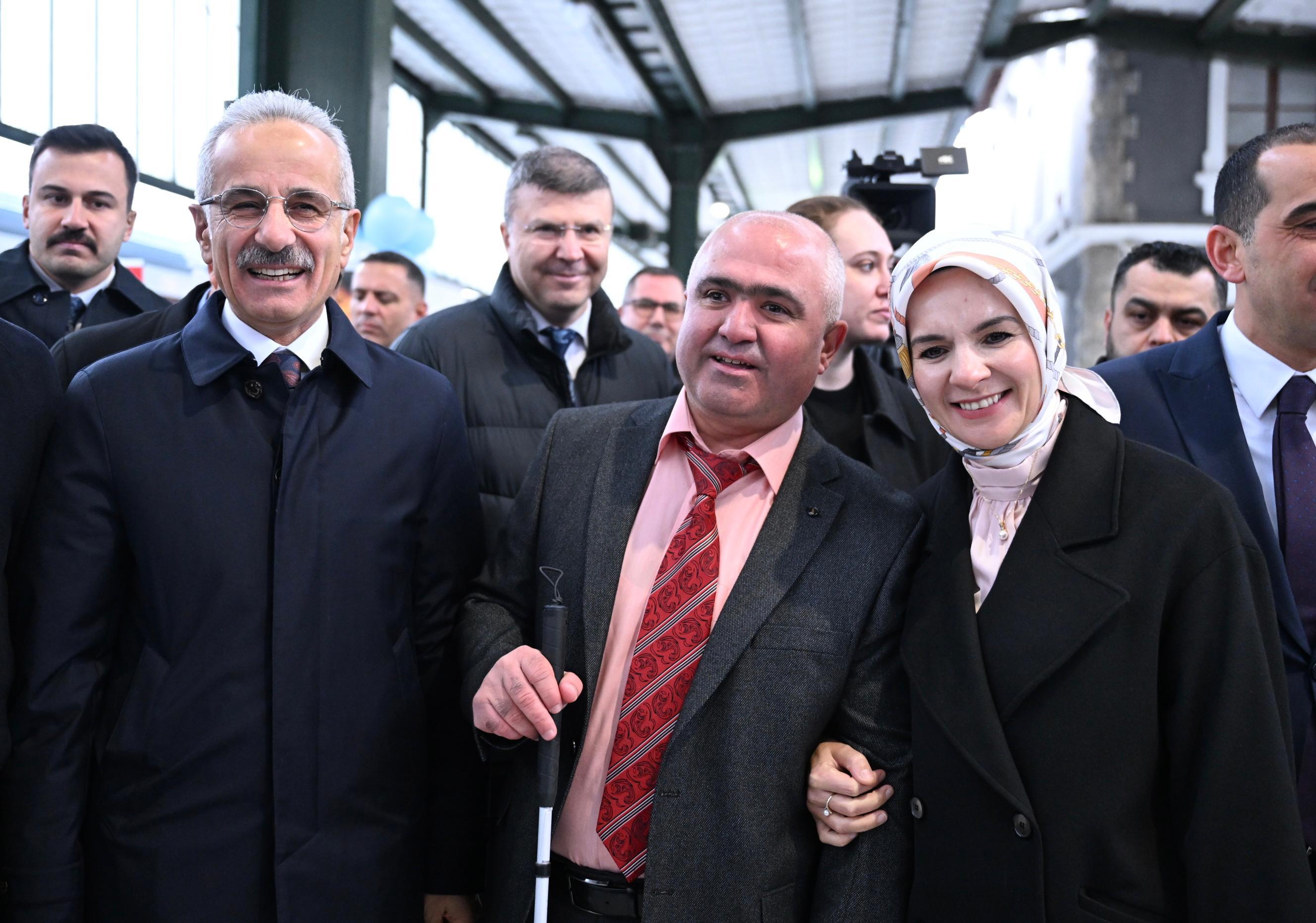 ENGELLERİ KALDIRAN TREN