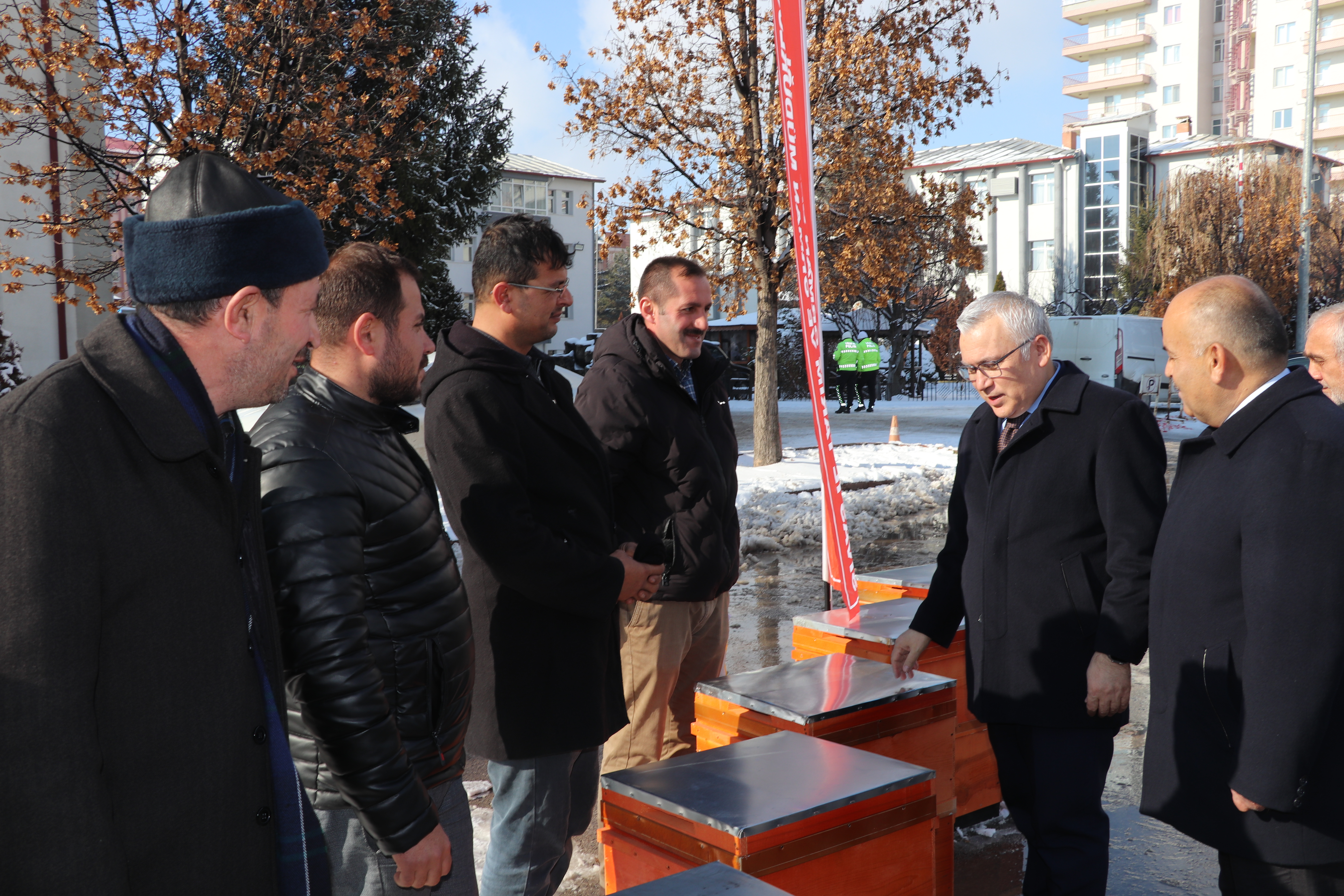 Arıcılığın Geliştirilmesi Projesi Kapsamında Kovan Dağıtımı Gerçekleştirildi