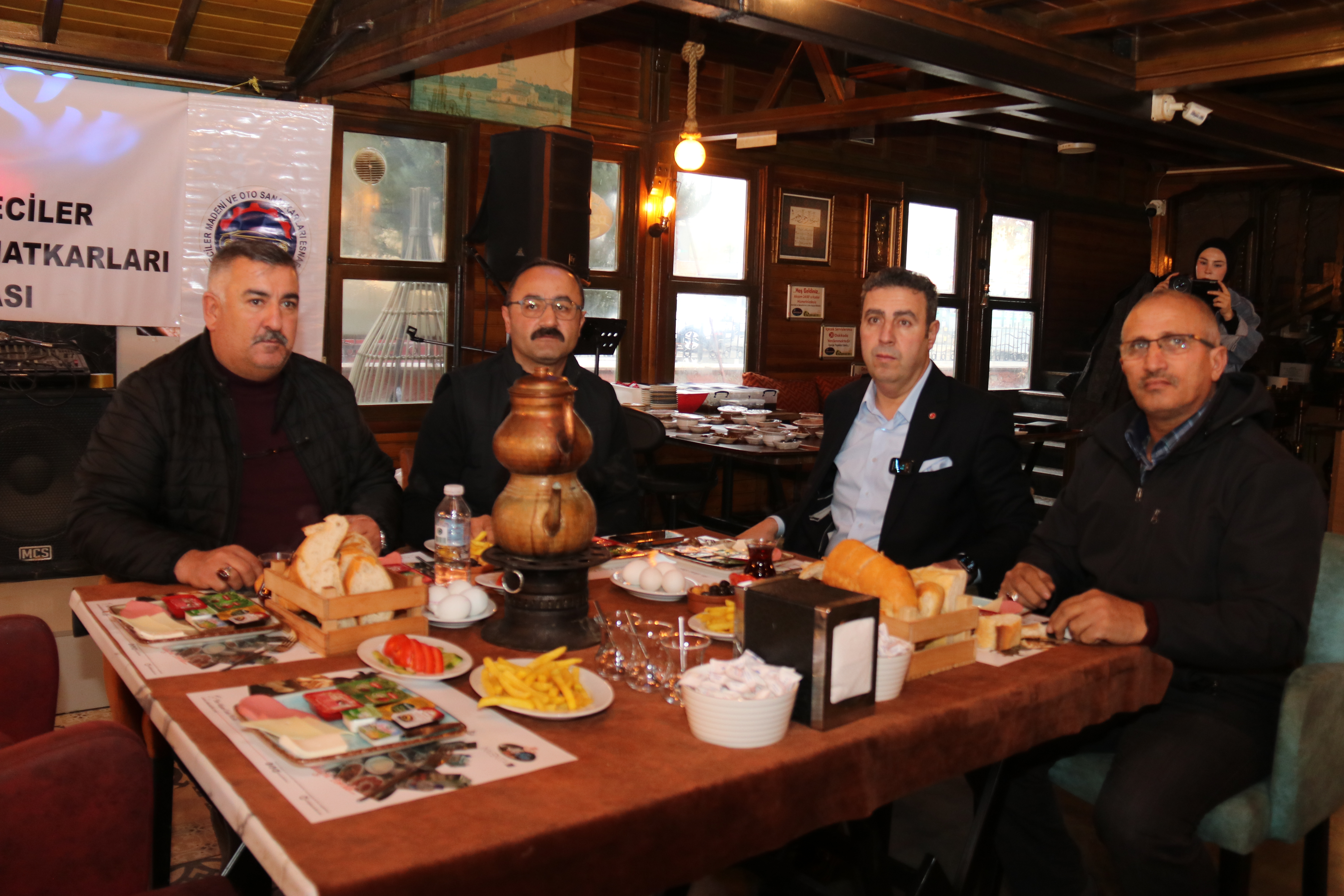 TESVİYECİLER ODASI , ÜYELERİYLE BULUŞTU TESVİYECİLER ODASI , ÜYELERİYLE BULUŞTU