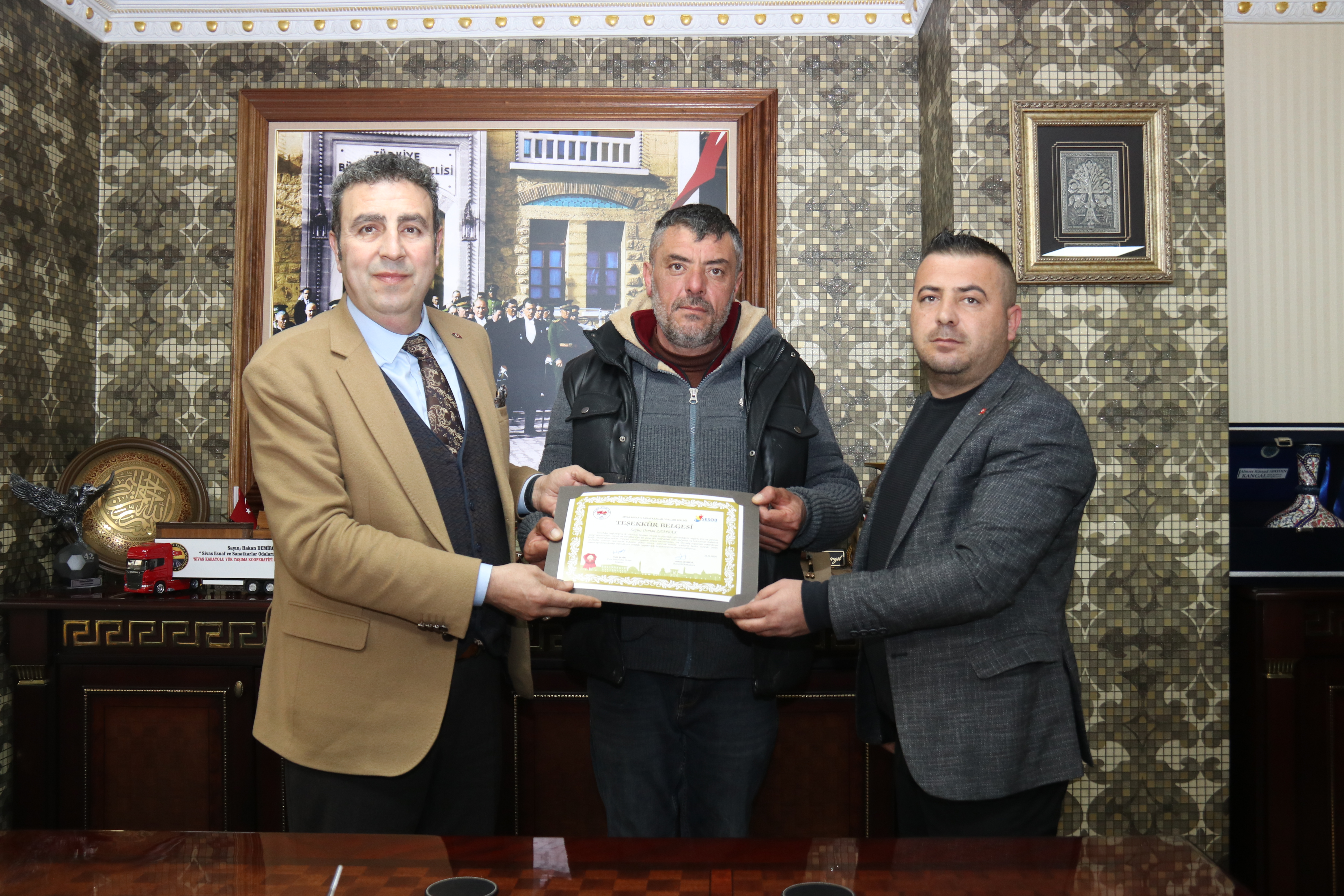 PAZARCI ESNAFI TEŞEKKÜR BELGESİ İLE ONURE EDİLDİ