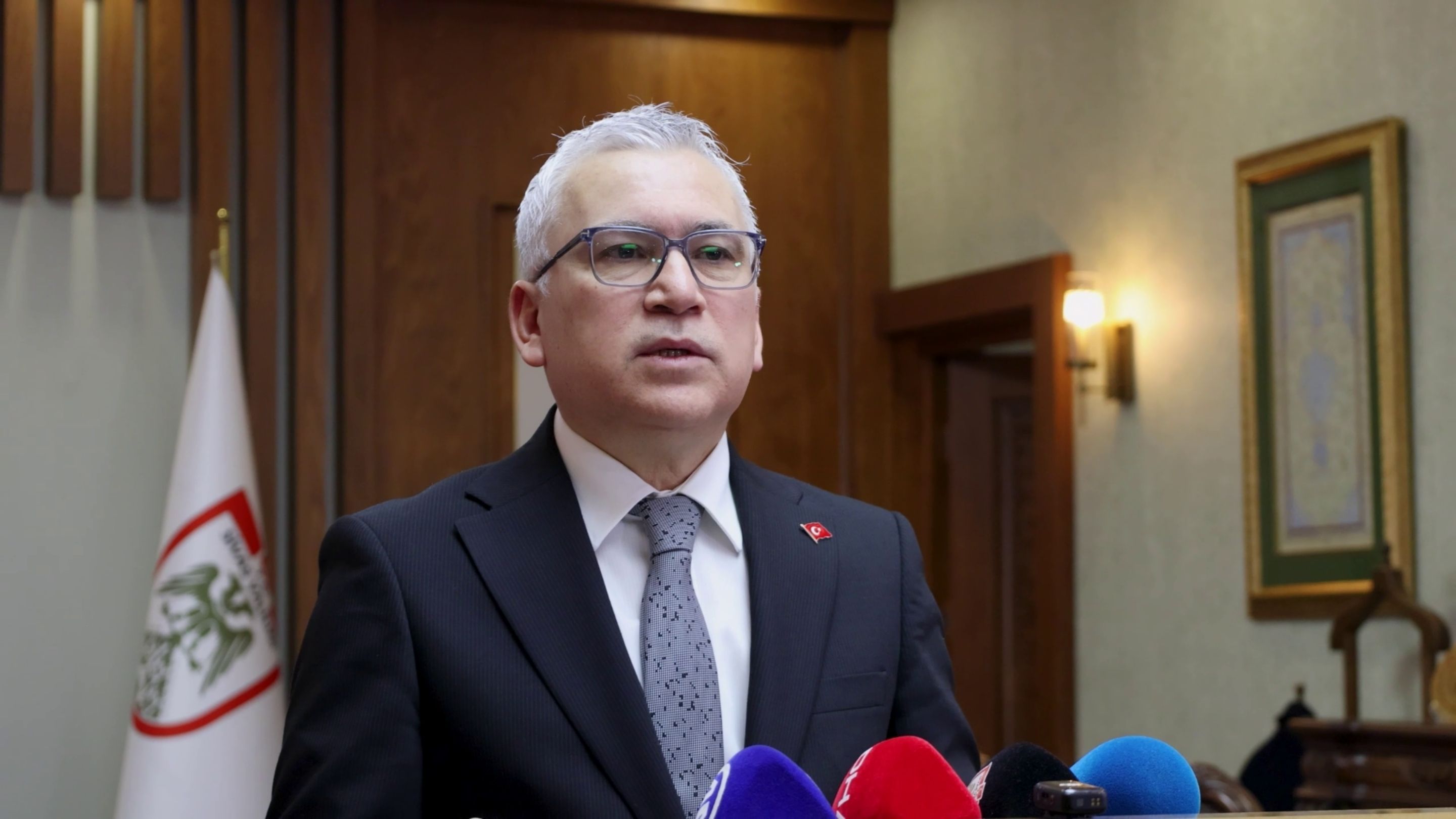 Vali Yılmaz Şimşek ilimizde faaliyet gösteren yazılı ve görsel medyanın temsilcileri akşam yemeğinde  ile bir araya geldi