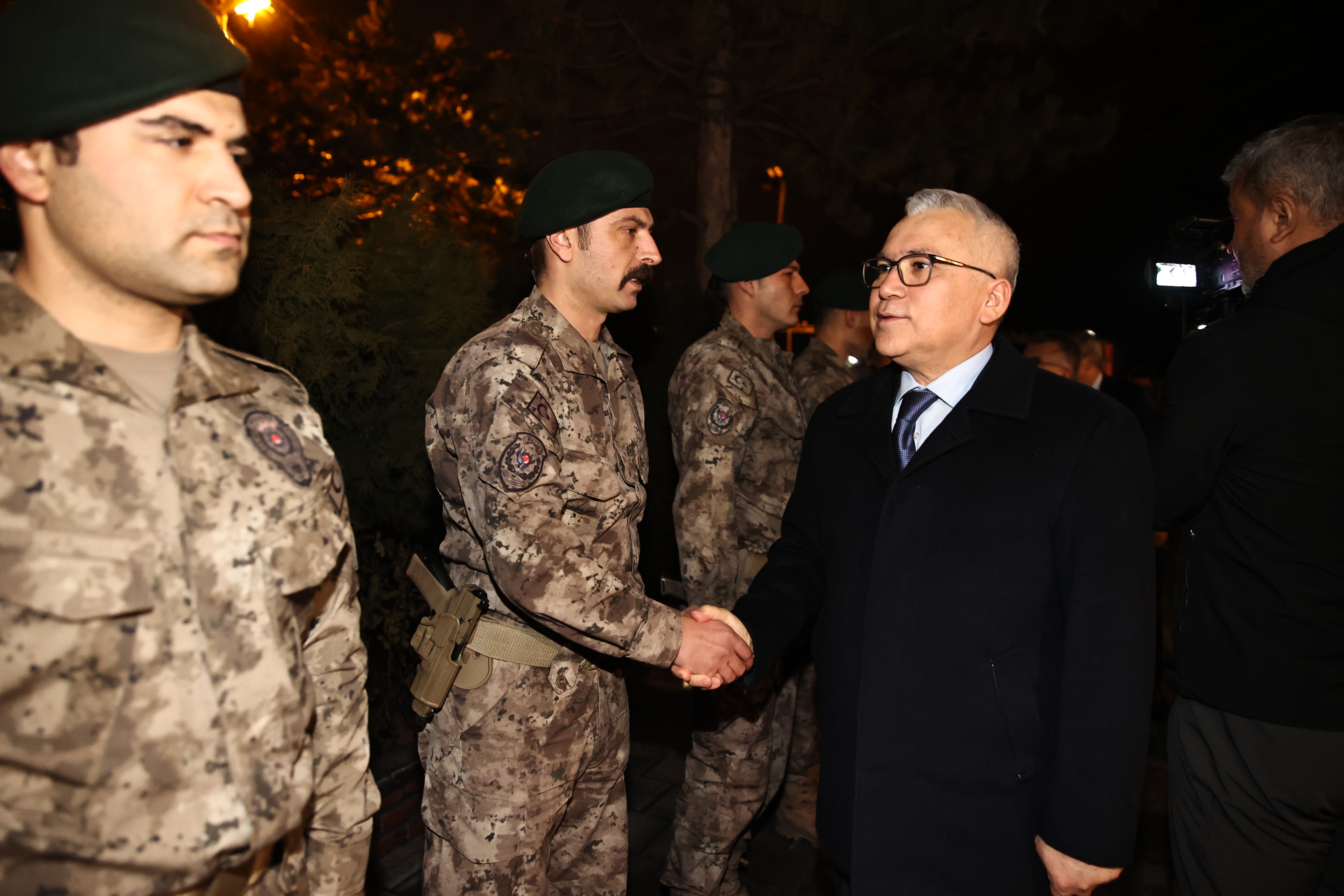 Vali Yılmaz Şimşek, Yeni Yılı Ziyaretler İle Karşıladı