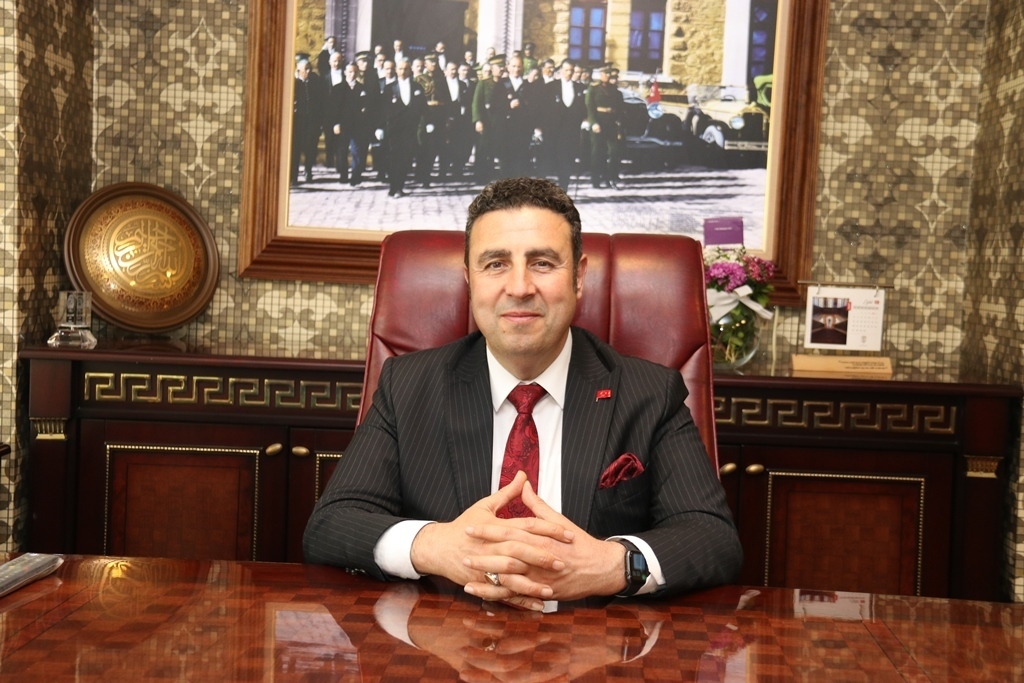 GAZETECİLERİMİZ GECE GÜNDÜZ ÇALIŞIYOR GAZETECİLERİMİZ GECE GÜNDÜZ ÇALIŞIYOR