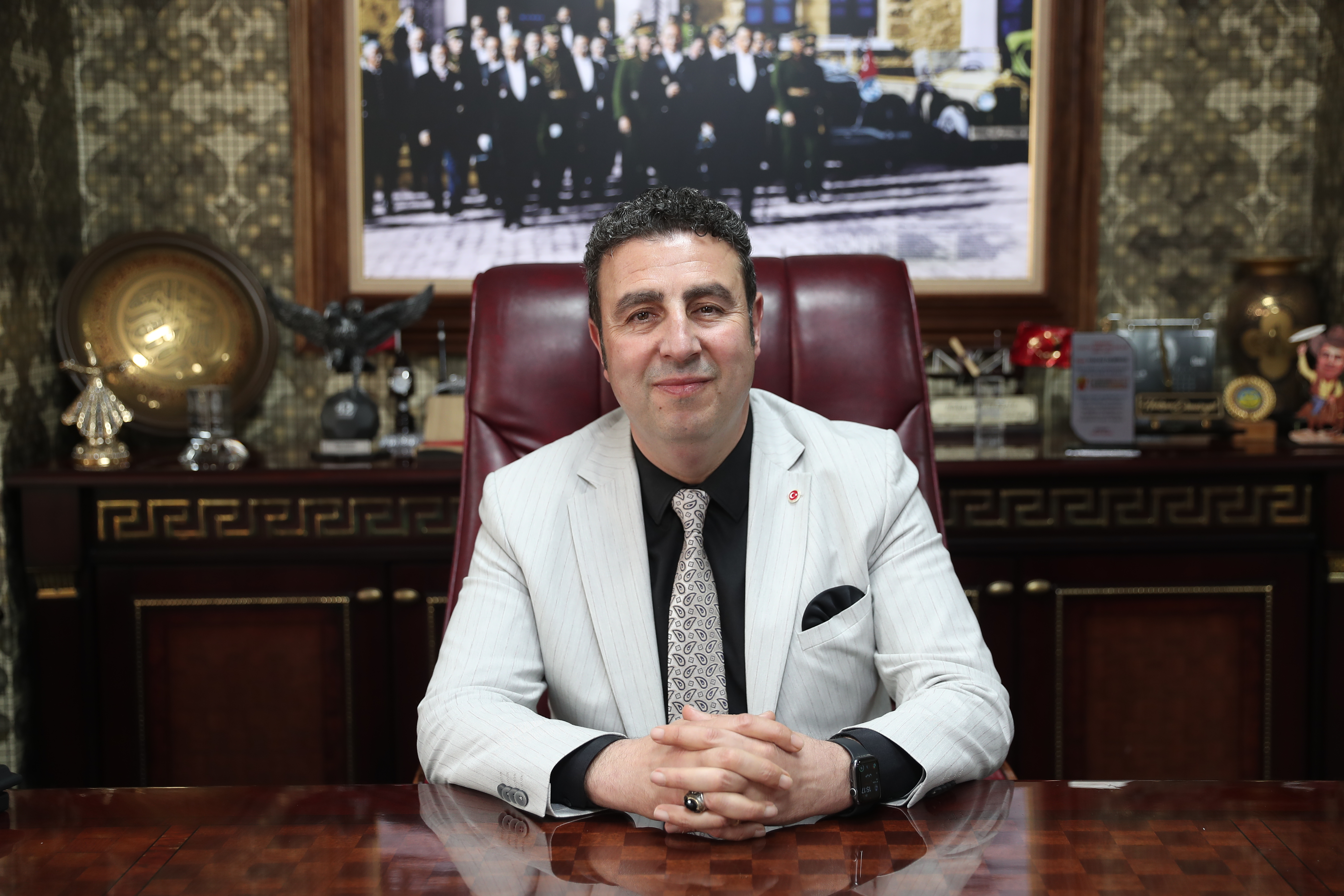GAZETECİLERİMİZ GECE GÜNDÜZ ÇALIŞIYOR GAZETECİLERİMİZ GECE GÜNDÜZ ÇALIŞIYOR