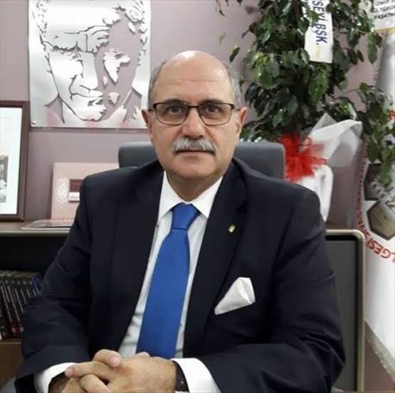 “GAZETECİLİK AYRICALIKLI BİR GÖREVDİR” “GAZETECİLİK AYRICALIKLI BİR GÖREVDİR”