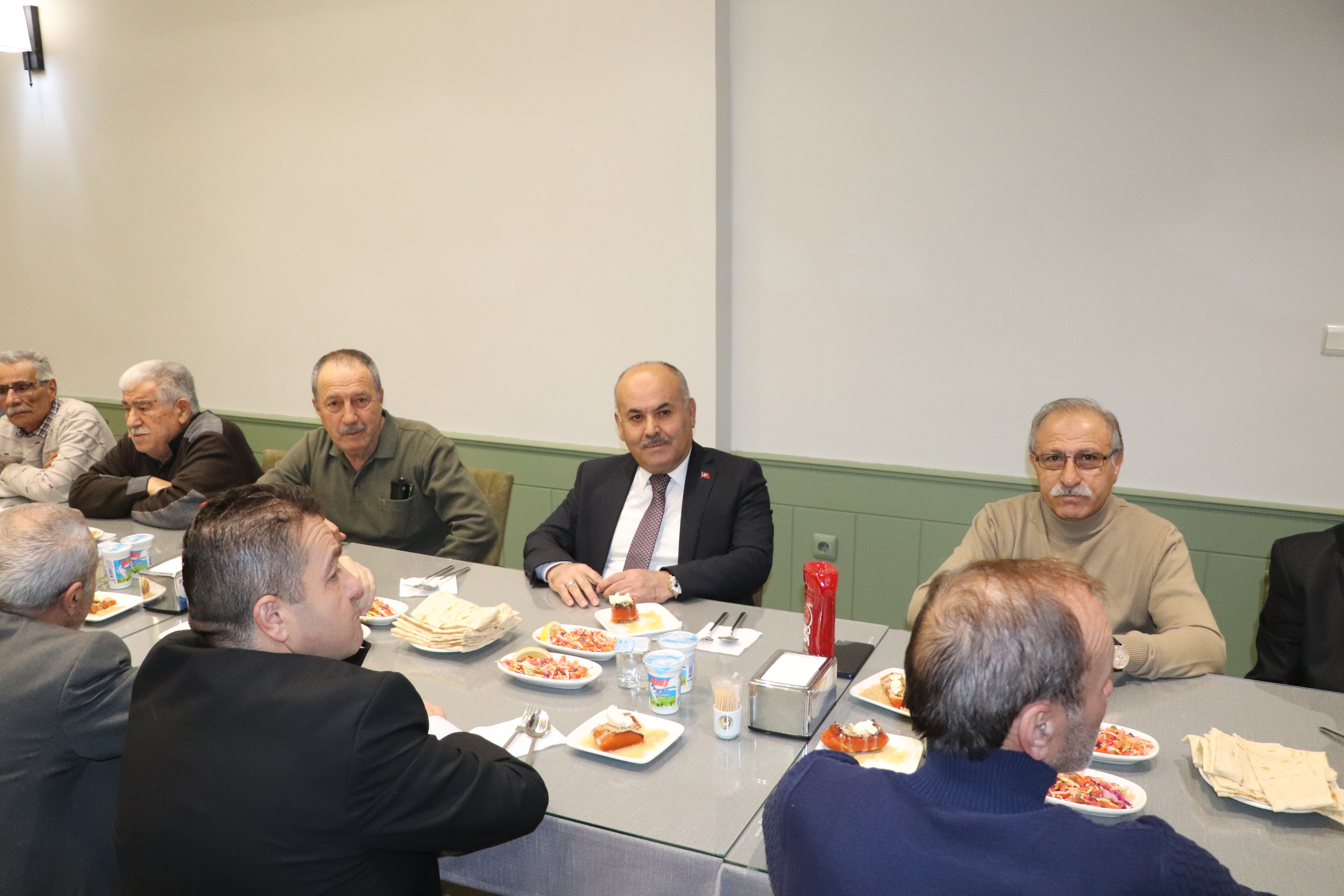 İl Müdürü Seyit Yıldız Vefa Yemeği Programında Emekli Personel İle Buluştu İl Müdürü Seyit Yıldız Vefa Yemeği Programında Emekli Personel İle Buluştu