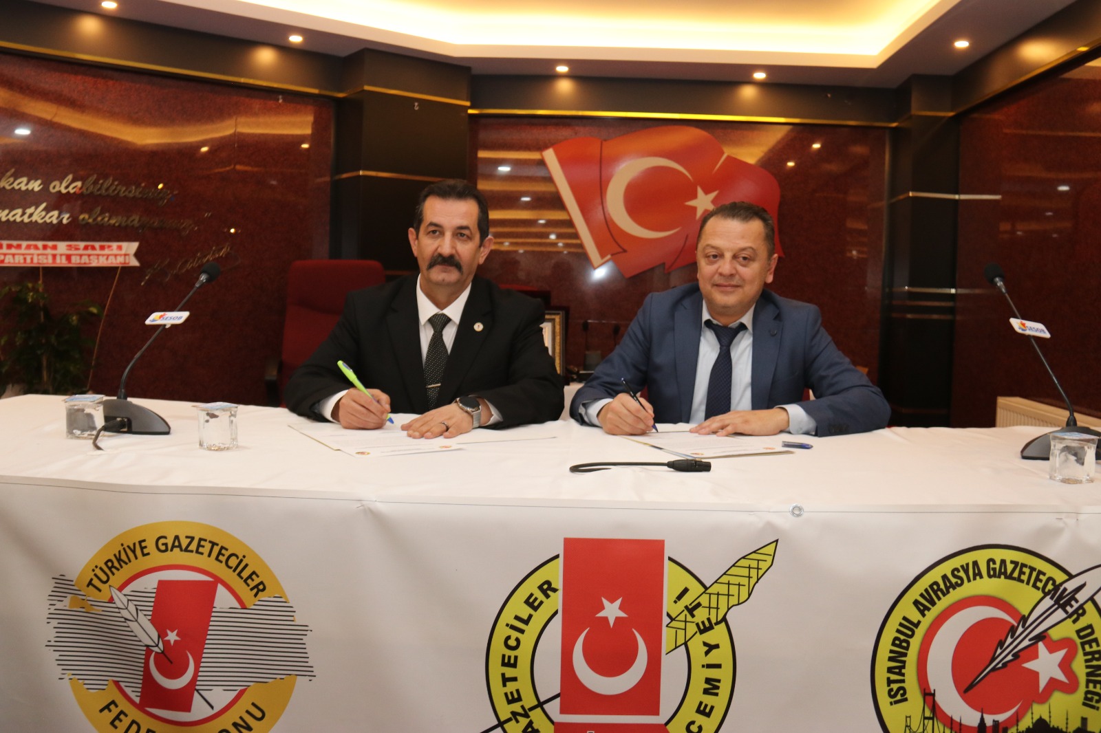 Sivas Gazeteciler Cemiyeti ile İstanbul Avrasya Gazeteciler Cemiyeti arasında imzalanan Kardeşlik Protokolü Sivas Gazeteciler Cemiyeti ile İstanbul Avrasya Gazeteciler Cemiyeti arasında imzalanan Kardeşlik Protokolü