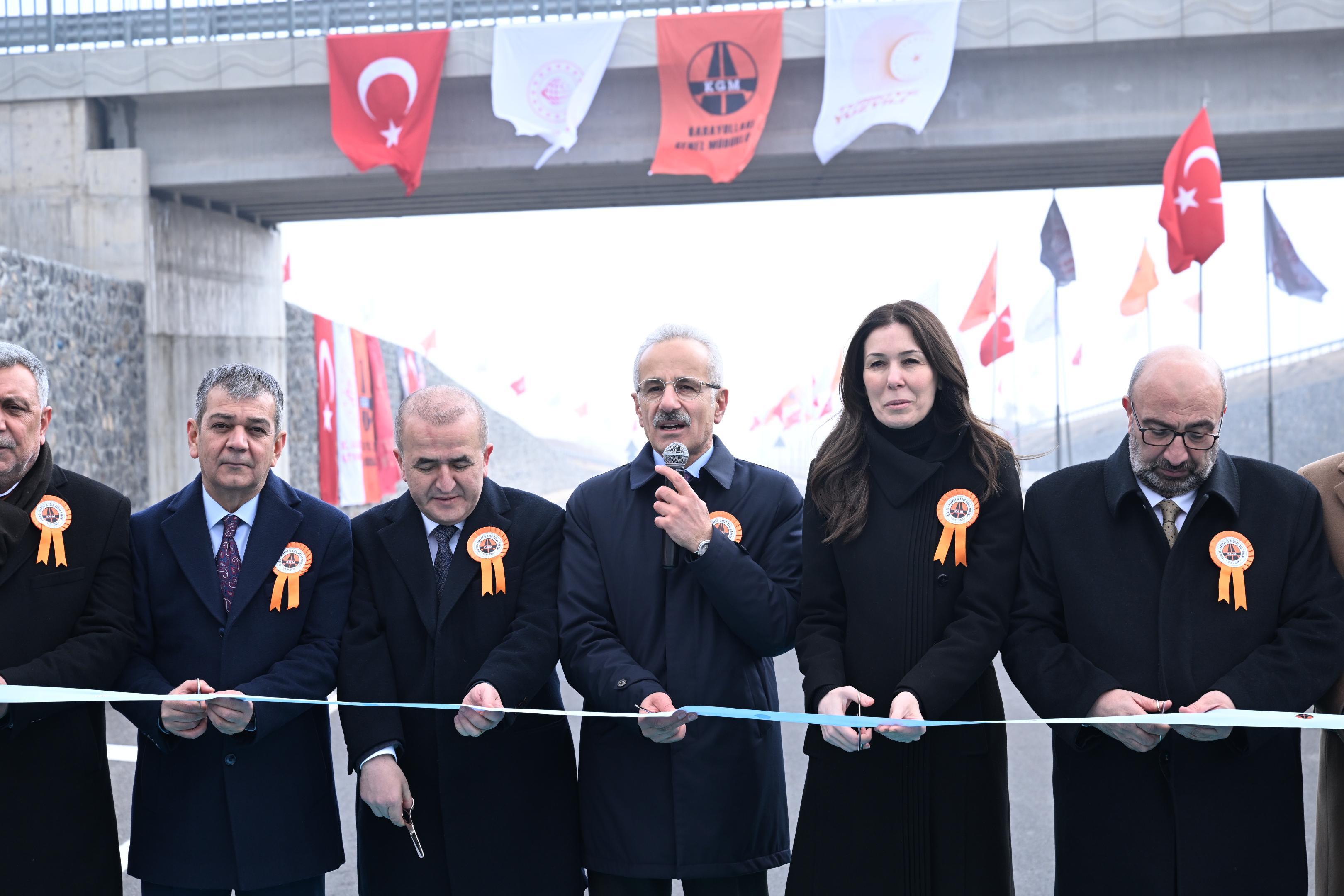 YARIM SAATLİK YOL 8 DAKİKAYA DÜŞTÜ YARIM SAATLİK YOL 8 DAKİKAYA DÜŞTÜ