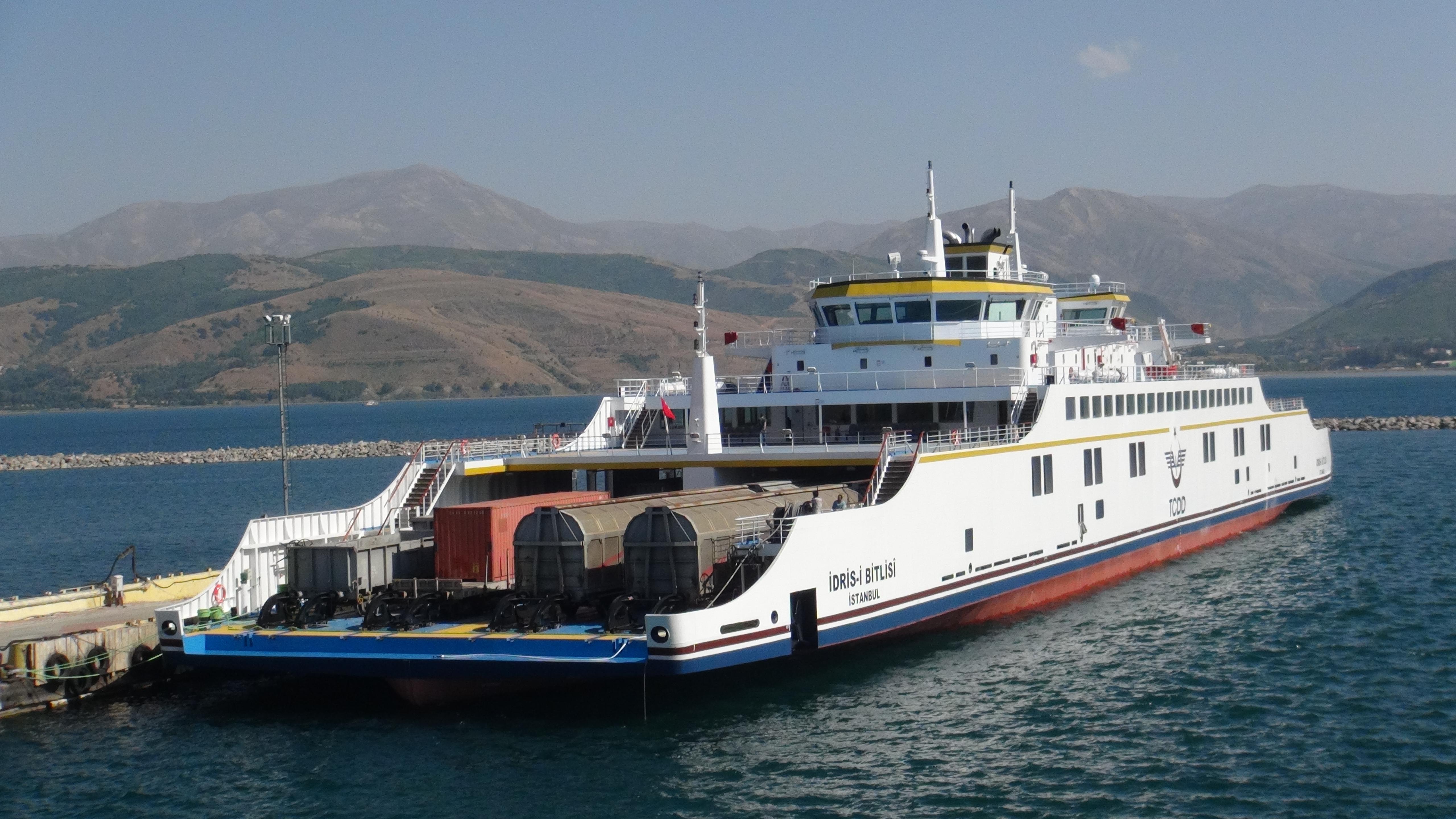 TÜRKİYE'NİN EN BÜYÜK FERİBOTLARI VAN GÖLÜ'NDE HİZMET EDİYOR