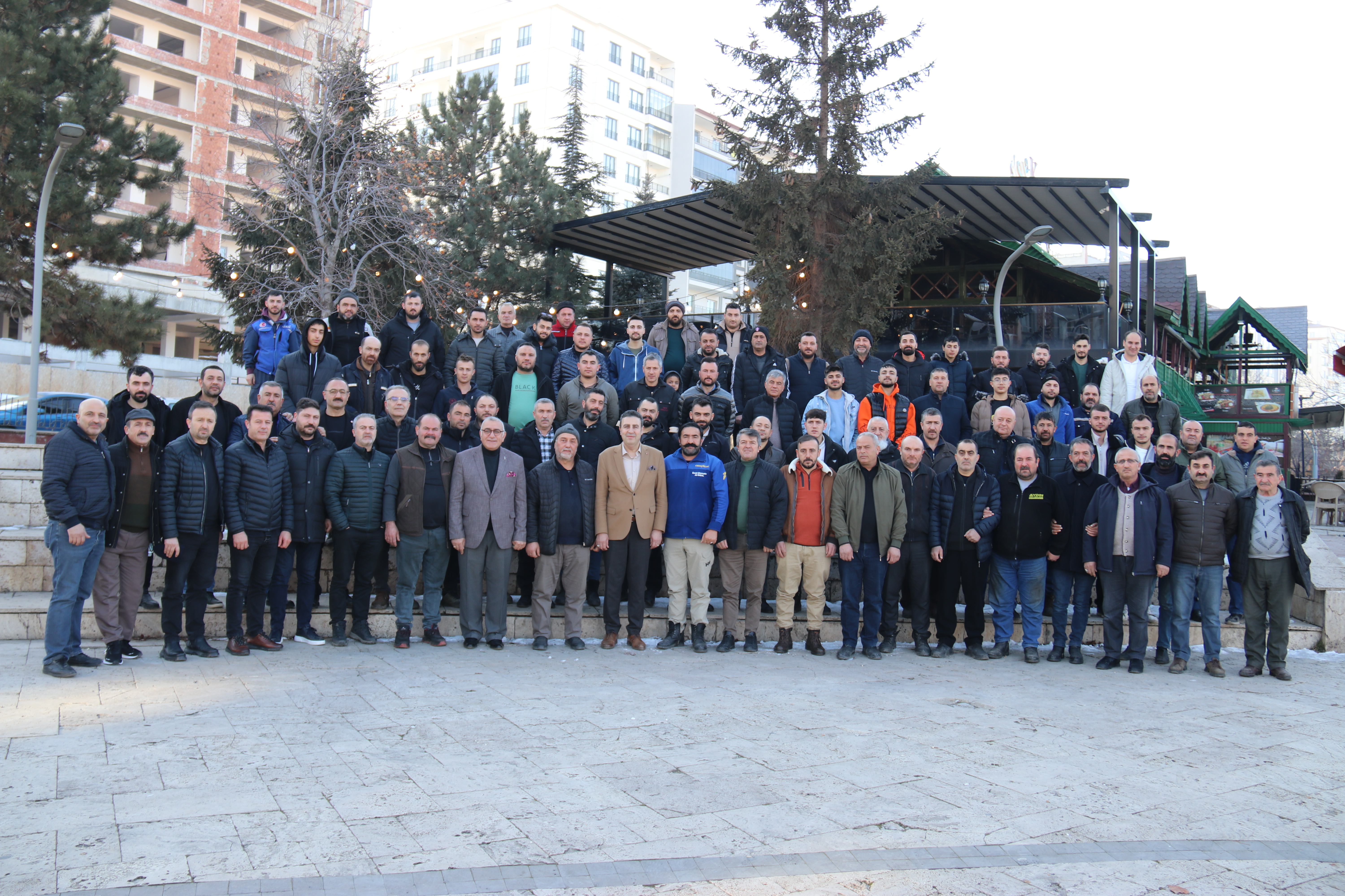 ÜYELERİMİZLE SORUNLARI İSTİŞARE EDİYORUZ ÜYELERİMİZLE SORUNLARI İSTİŞARE EDİYORUZ