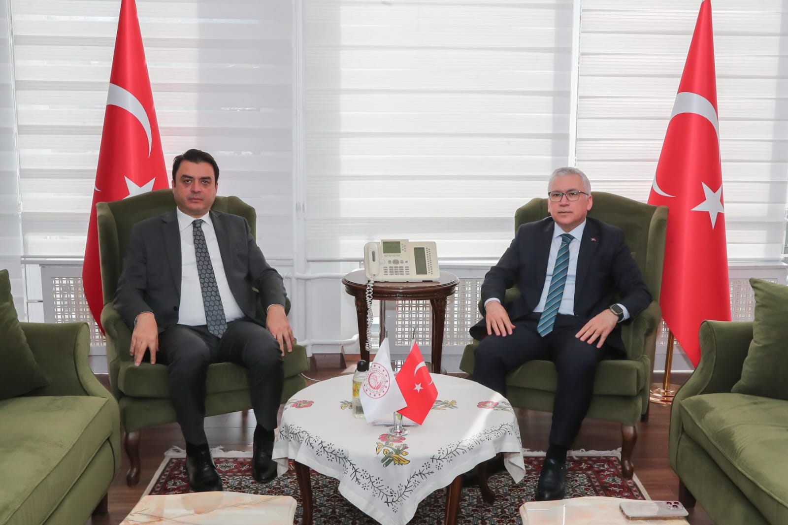 Vali Yılmaz Şimşek, Tokat Valisi Abdullah Köklü ve Tokat Belediye Başkanı Mehmet Kemal Yazıcıoğlu'nu makamında ziyaret etti Vali Yılmaz Şimşek, Tokat Valisi Abdullah Köklü ve Tokat Belediye Başkanı Mehmet Kemal Yazıcıoğlu'nu makamında ziyaret etti