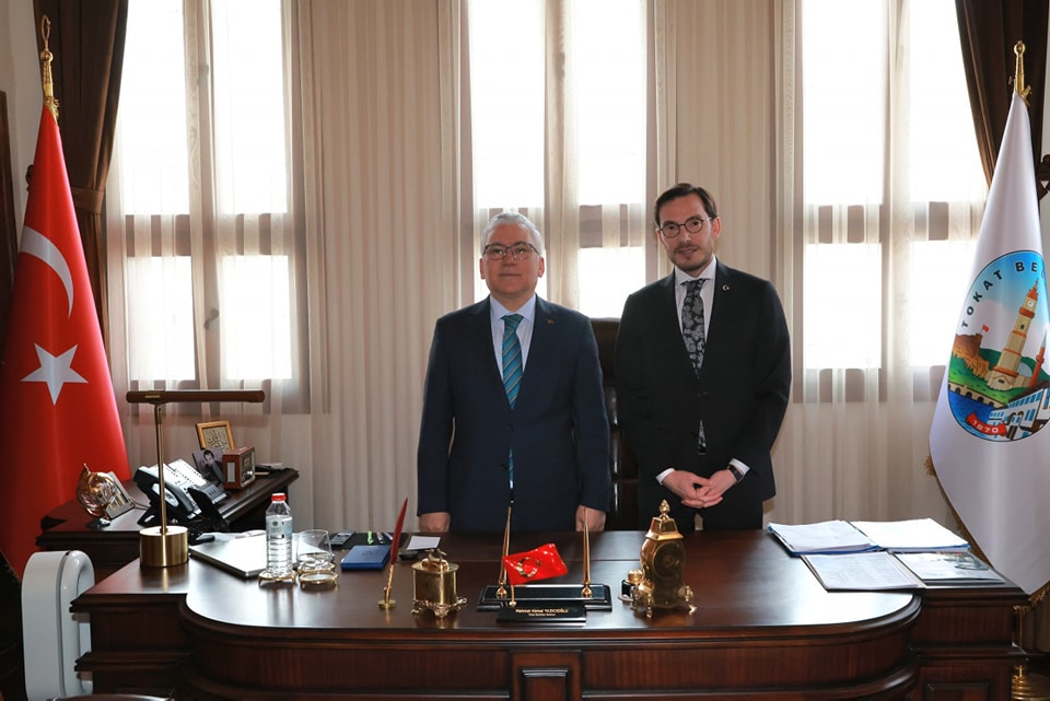 Vali Yılmaz Şimşek, Tokat Valisi Abdullah Köklü ve Tokat Belediye Başkanı Mehmet Kemal Yazıcıoğlu'nu makamında ziyaret etti Vali Yılmaz Şimşek, Tokat Valisi Abdullah Köklü ve Tokat Belediye Başkanı Mehmet Kemal Yazıcıoğlu'nu makamında ziyaret etti