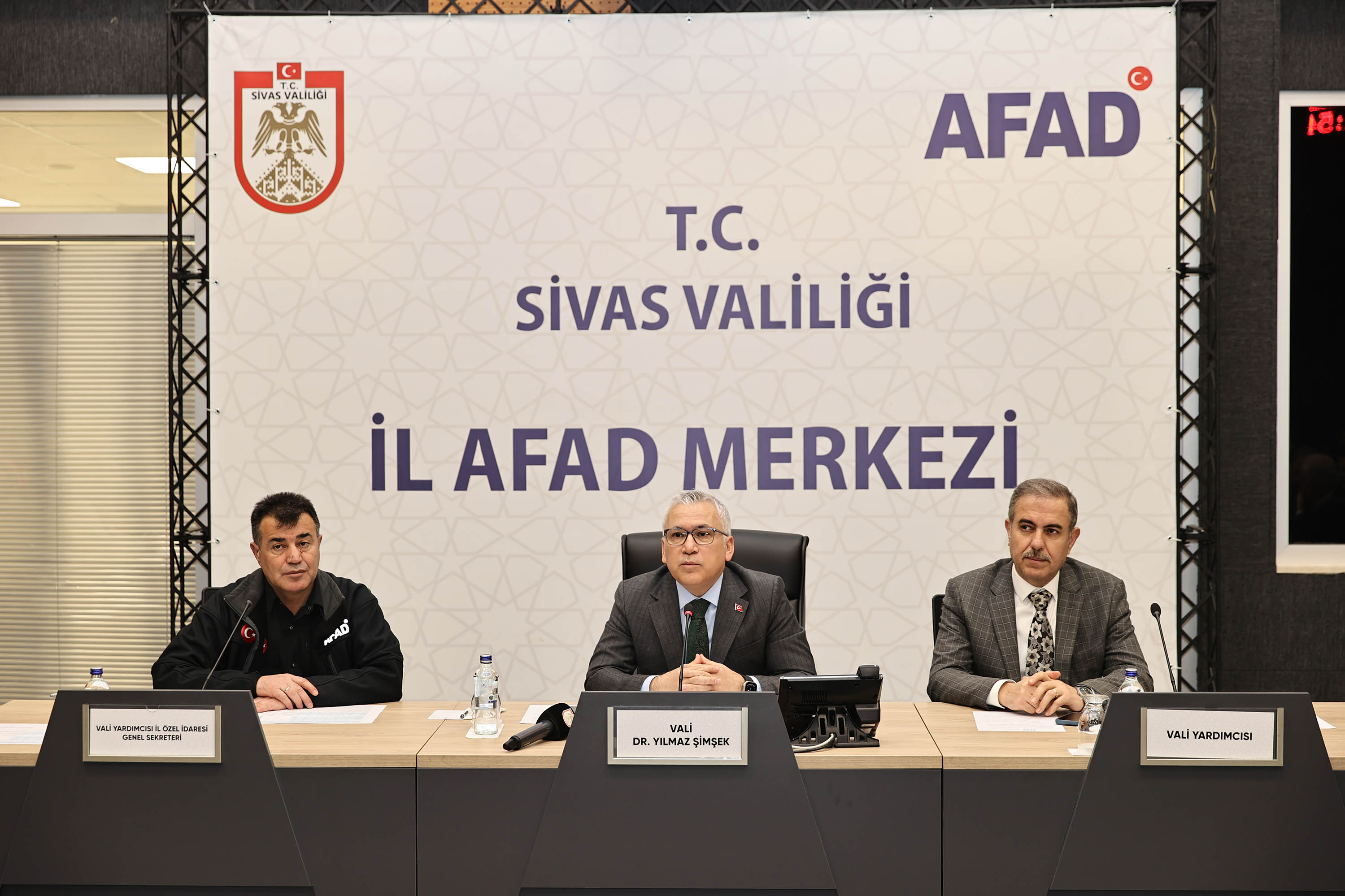 Vali Şimşek: Ekiplerimiz 7/24 Sahada