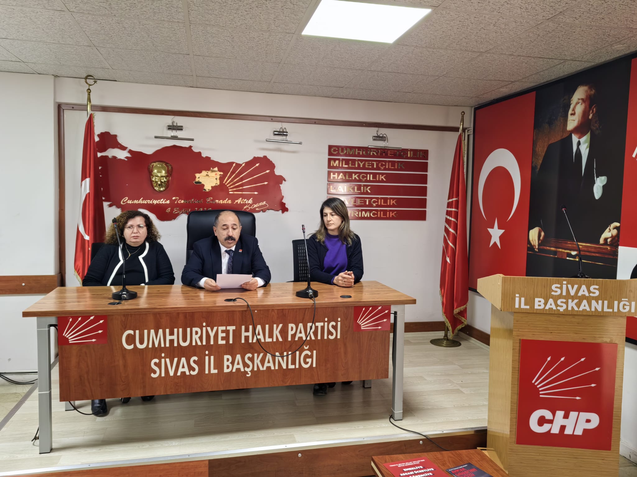 Gazi Doğan"Maalesef bugün ihmalkârlık ve denetimsizlik yüzünden okulunda ikinci döneme başlayamayan 36 çocuğumuz var" Gazi Doğan"Maalesef bugün ihmalkârlık ve denetimsizlik yüzünden okulunda ikinci döneme başlayamayan 36 çocuğumuz var"