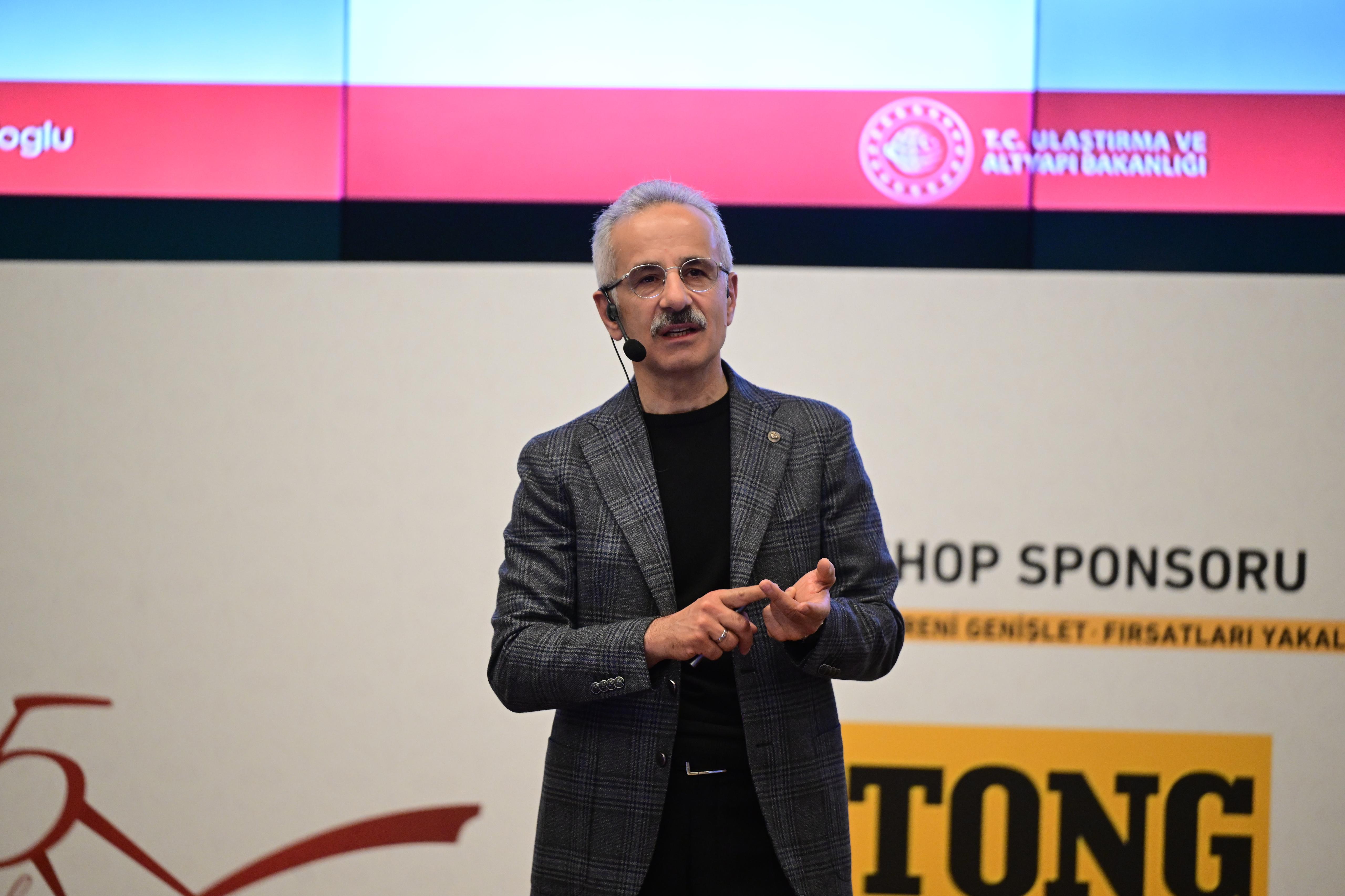 BAKAN URALOĞLU, MÜHENDİS ADAYLARIYLA BİR ARAYA GELDİ BAKAN URALOĞLU, MÜHENDİS ADAYLARIYLA BİR ARAYA GELDİ