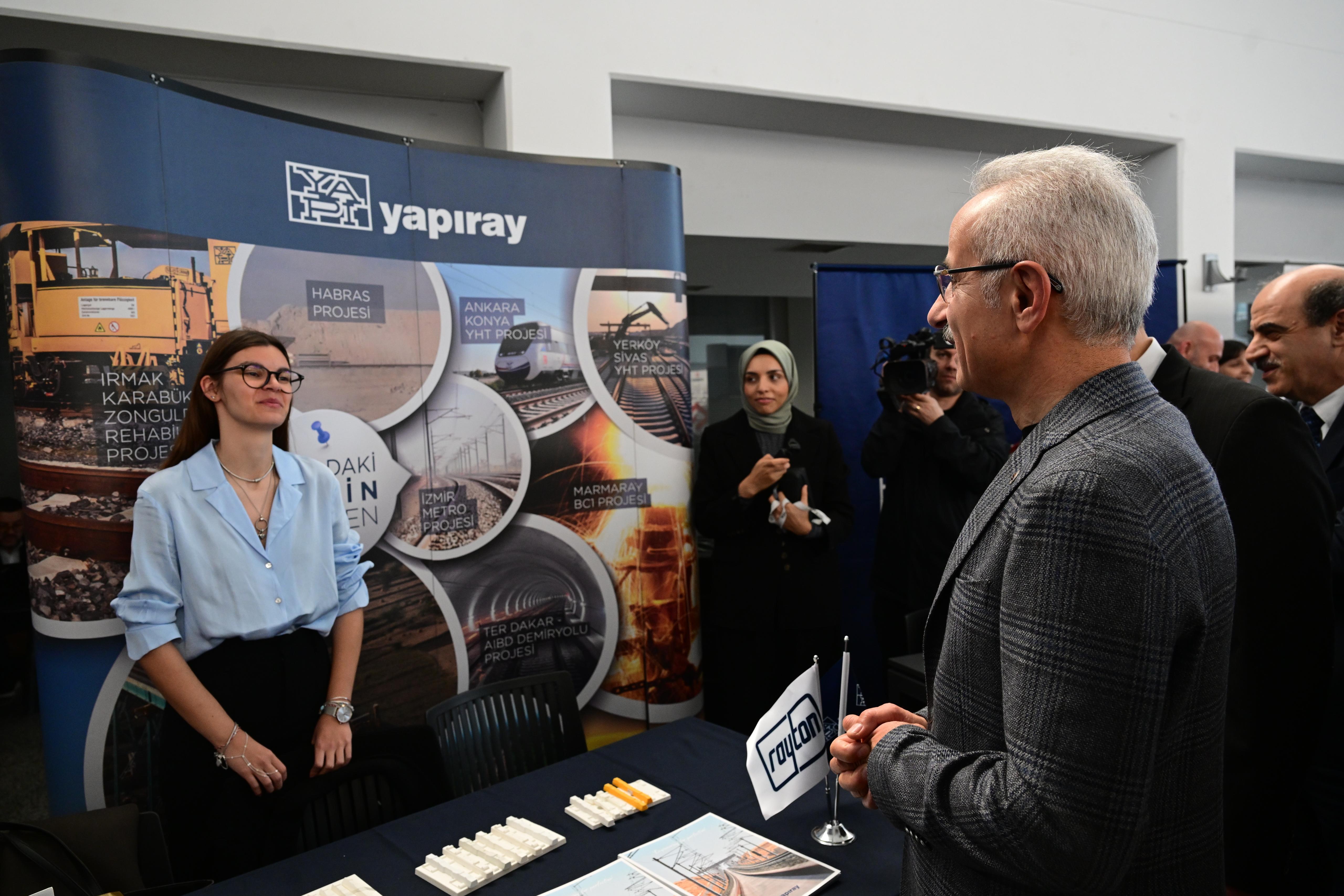 BAKAN URALOĞLU, MÜHENDİS ADAYLARIYLA BİR ARAYA GELDİ BAKAN URALOĞLU, MÜHENDİS ADAYLARIYLA BİR ARAYA GELDİ