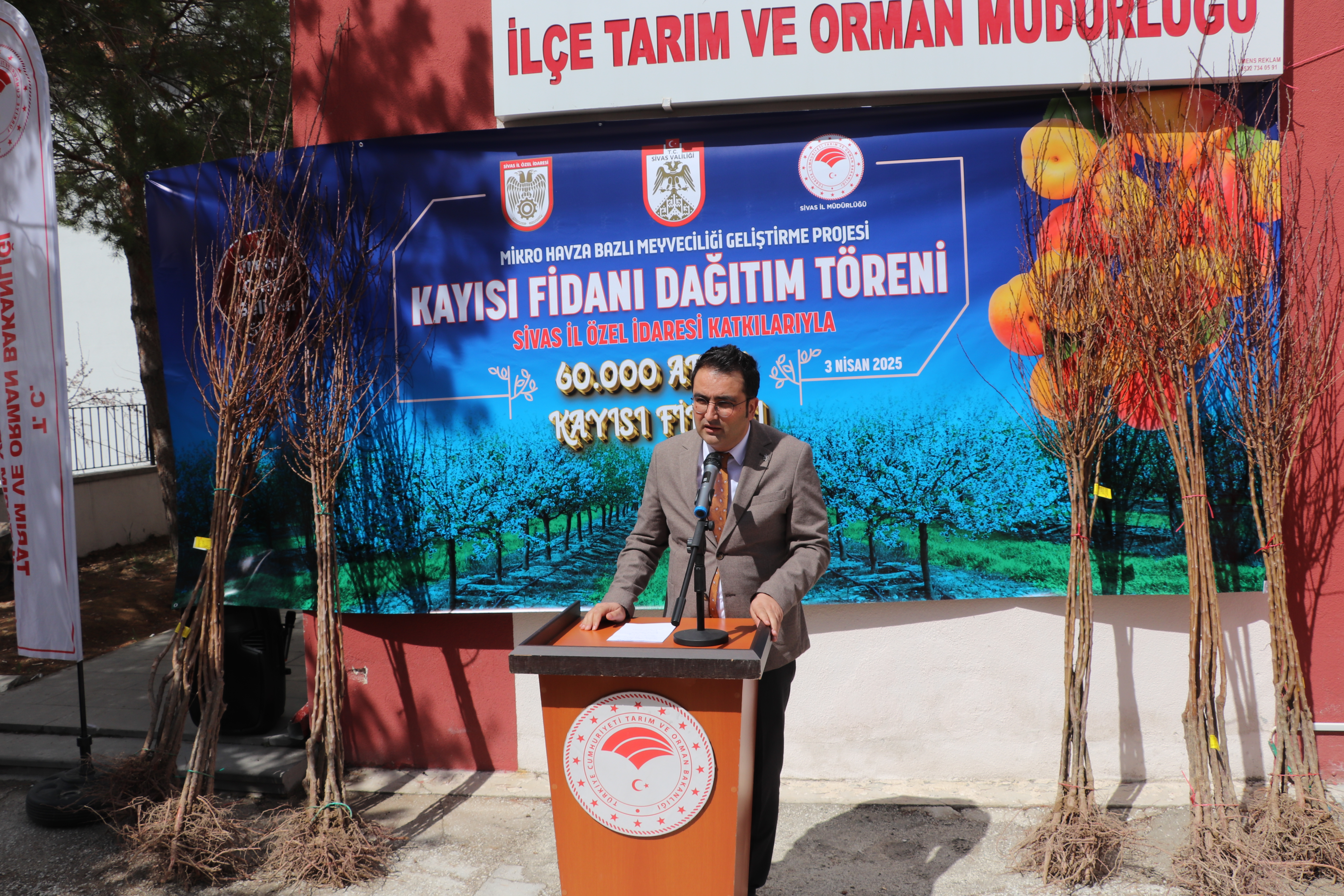 Kayısı Fidanları Üreticilerimizle Buluştu