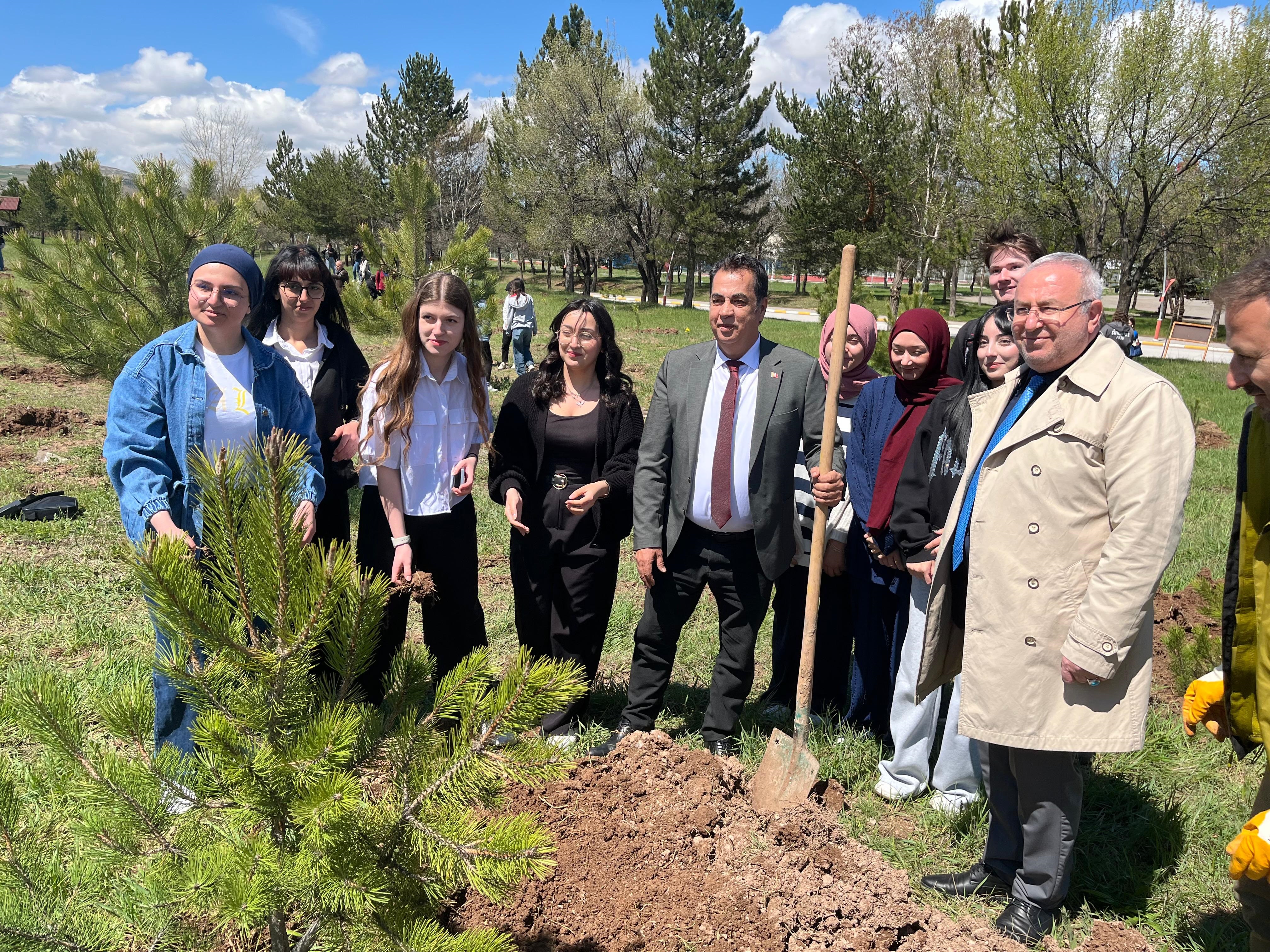 SCÜ Yabancı Diller Yüksekokulu'ndan Anlamlı Etkinlik: Geleceğe Nefes Oldular