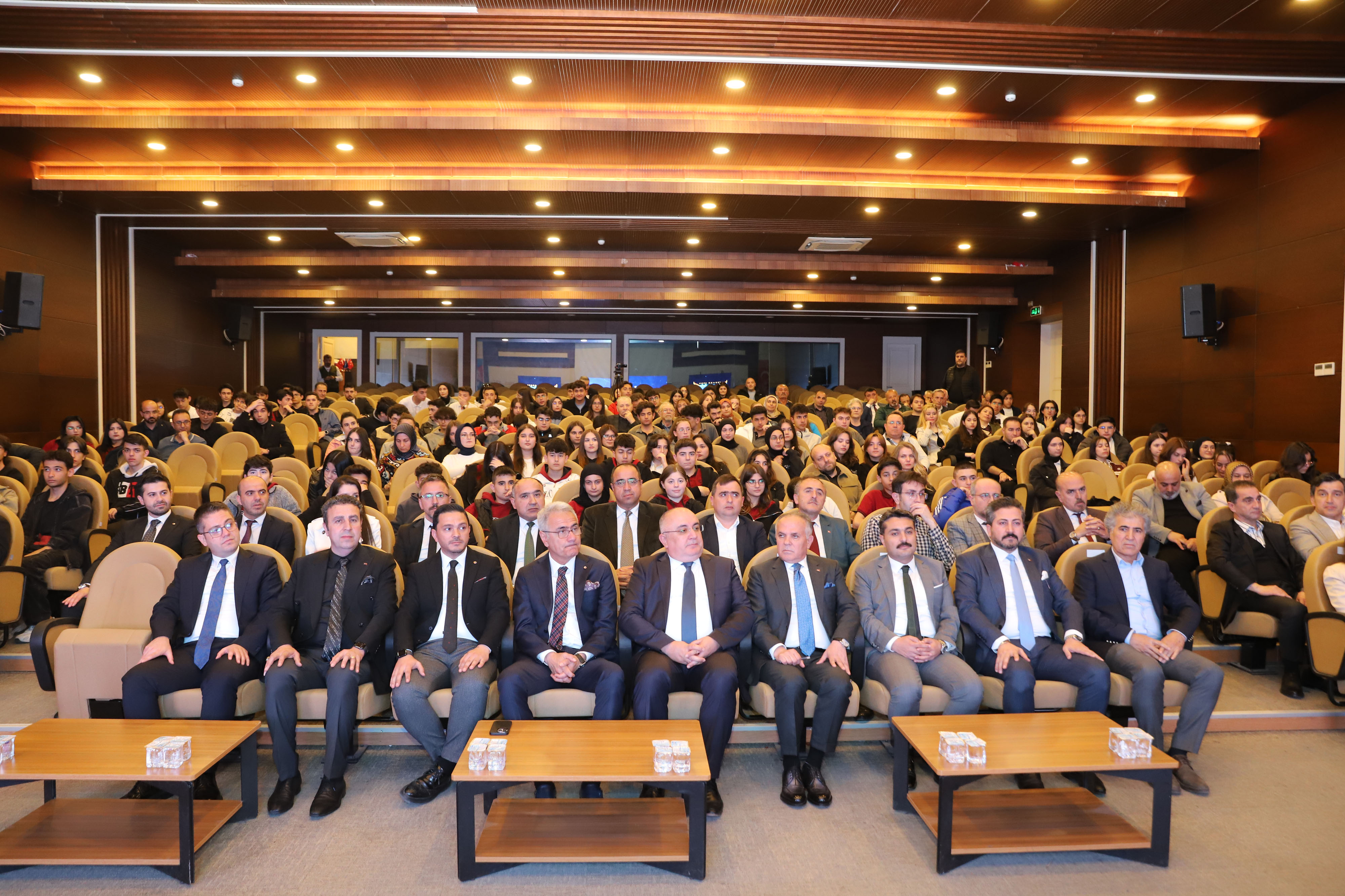 Teknofikir Proje Yarışmasında dereceye giren projeler için ödül töreni düzenlendi.