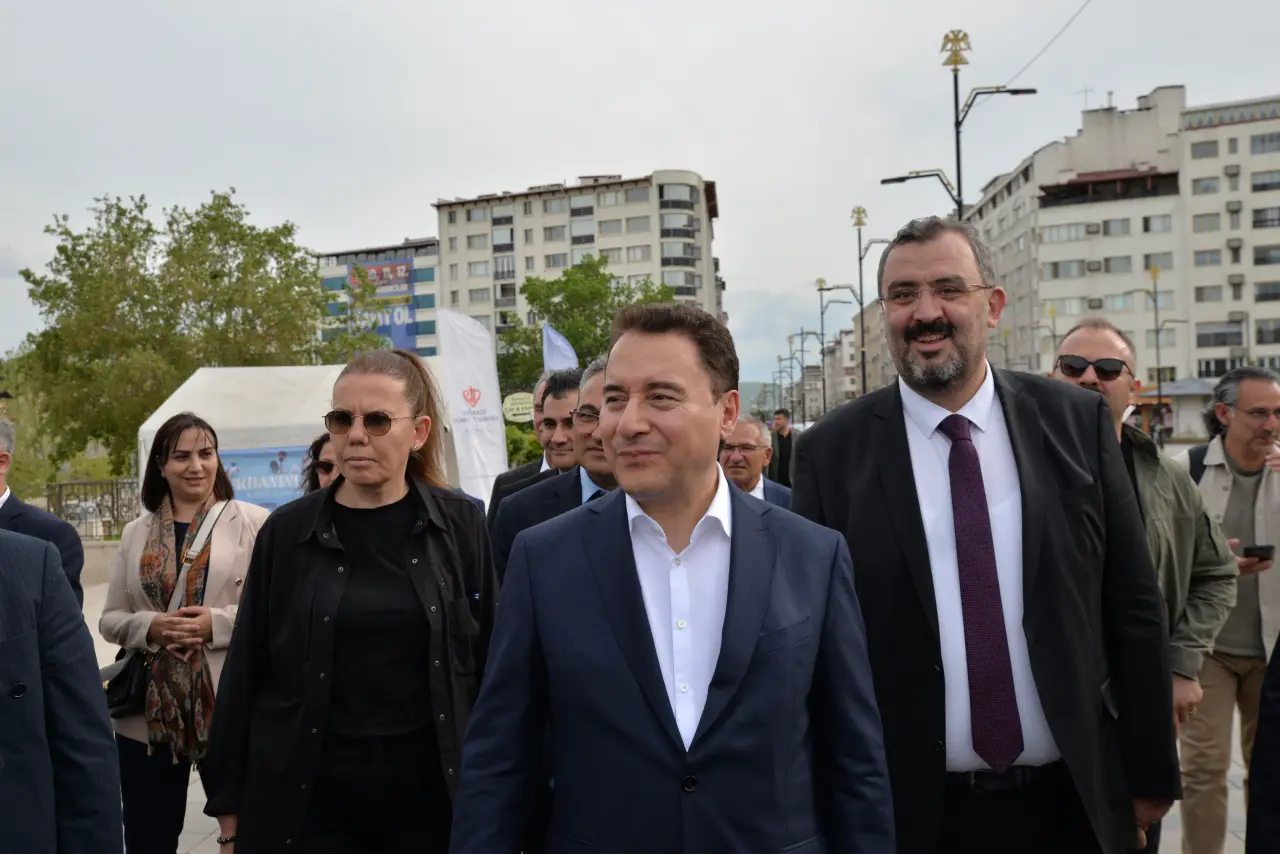 Ali Babacan" Sivas artık göç veren bir kent haline geldi" Ali Babacan" Sivas artık göç veren bir kent haline geldi"
