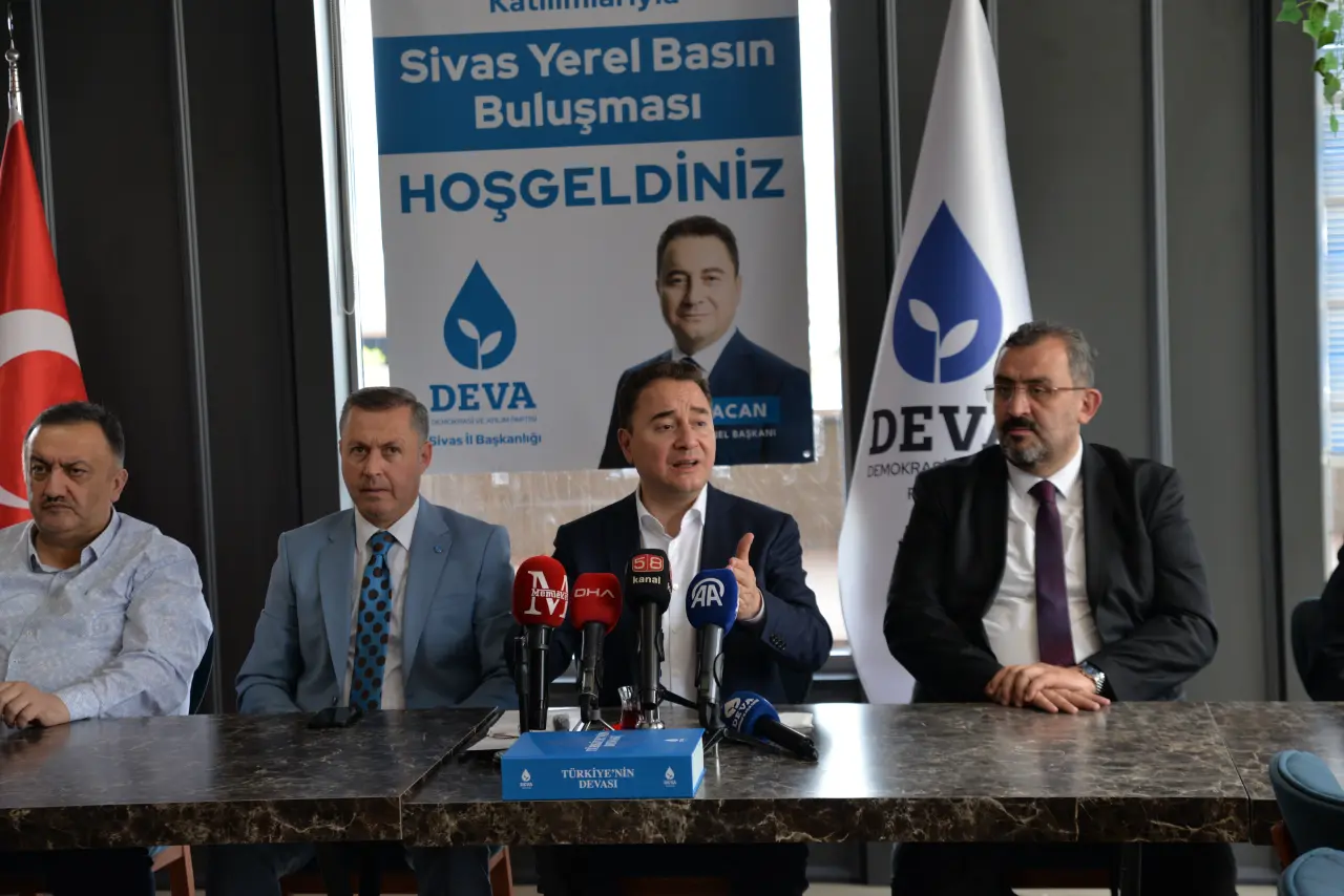 Ali Babacan" Sivas artık göç veren bir kent haline geldi" Ali Babacan" Sivas artık göç veren bir kent haline geldi"