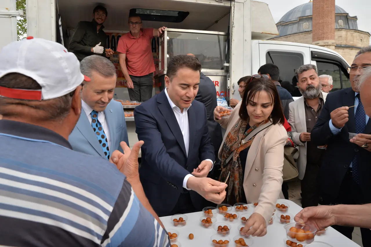 Ali Babacan" Sivas artık göç veren bir kent haline geldi" Ali Babacan" Sivas artık göç veren bir kent haline geldi"