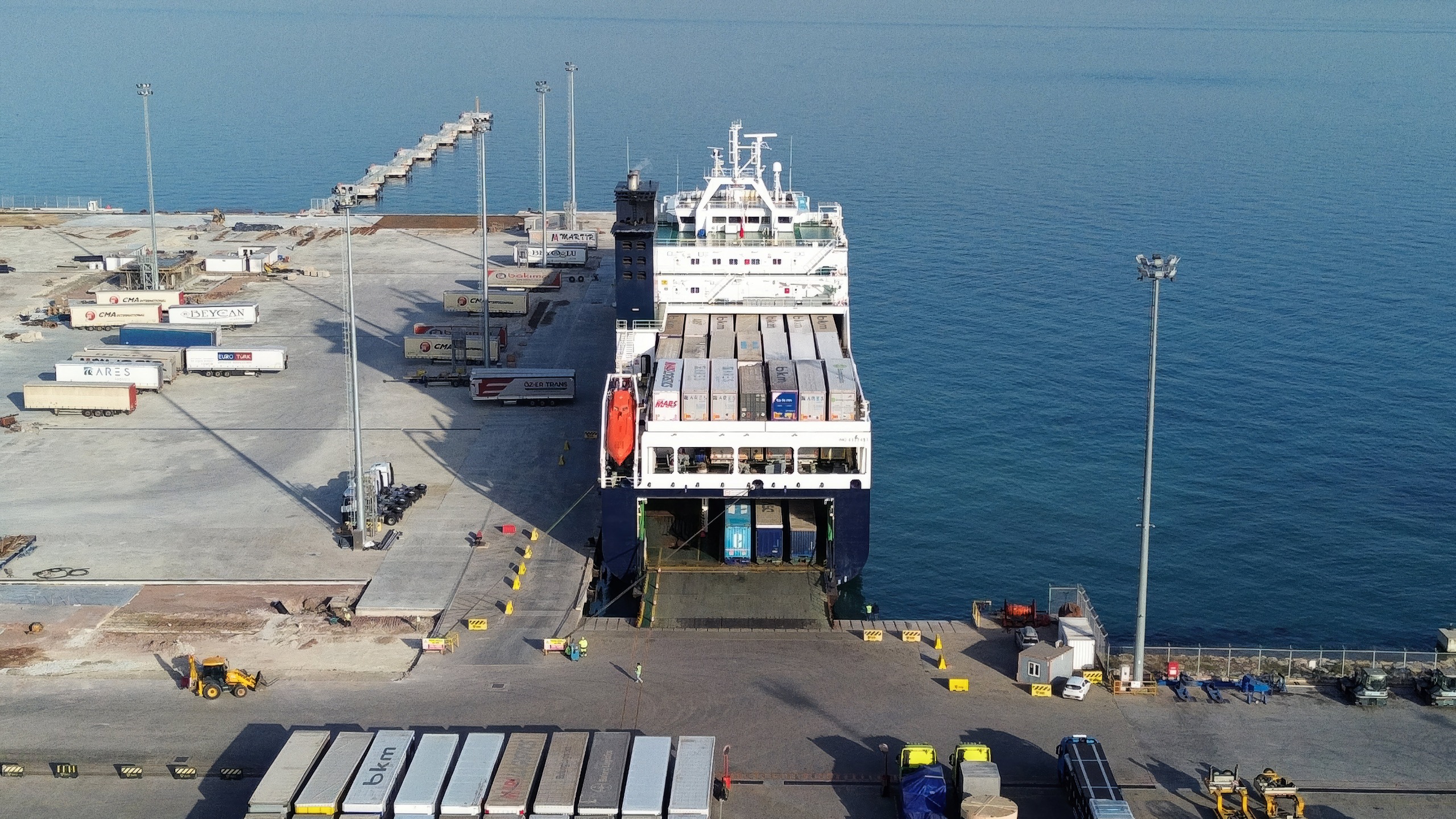 RO-RO GEMİLERİYLE TAŞINAN ARAÇ SAYISI ÜÇ KATTAN FAZLA ARTTI RO-RO GEMİLERİYLE TAŞINAN ARAÇ SAYISI ÜÇ KATTAN FAZLA ARTTI