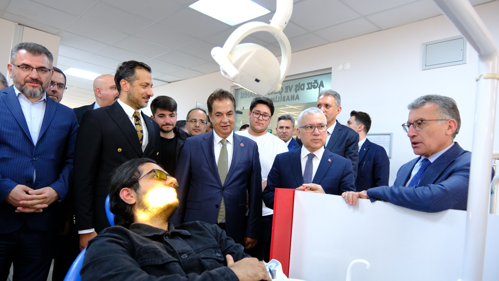 SCÜ Diş Hekimliği Fakültesi Acil Polikliniği Hizmete Başlıyor SCÜ Diş Hekimliği Fakültesi Acil Polikliniği Hizmete Başlıyor