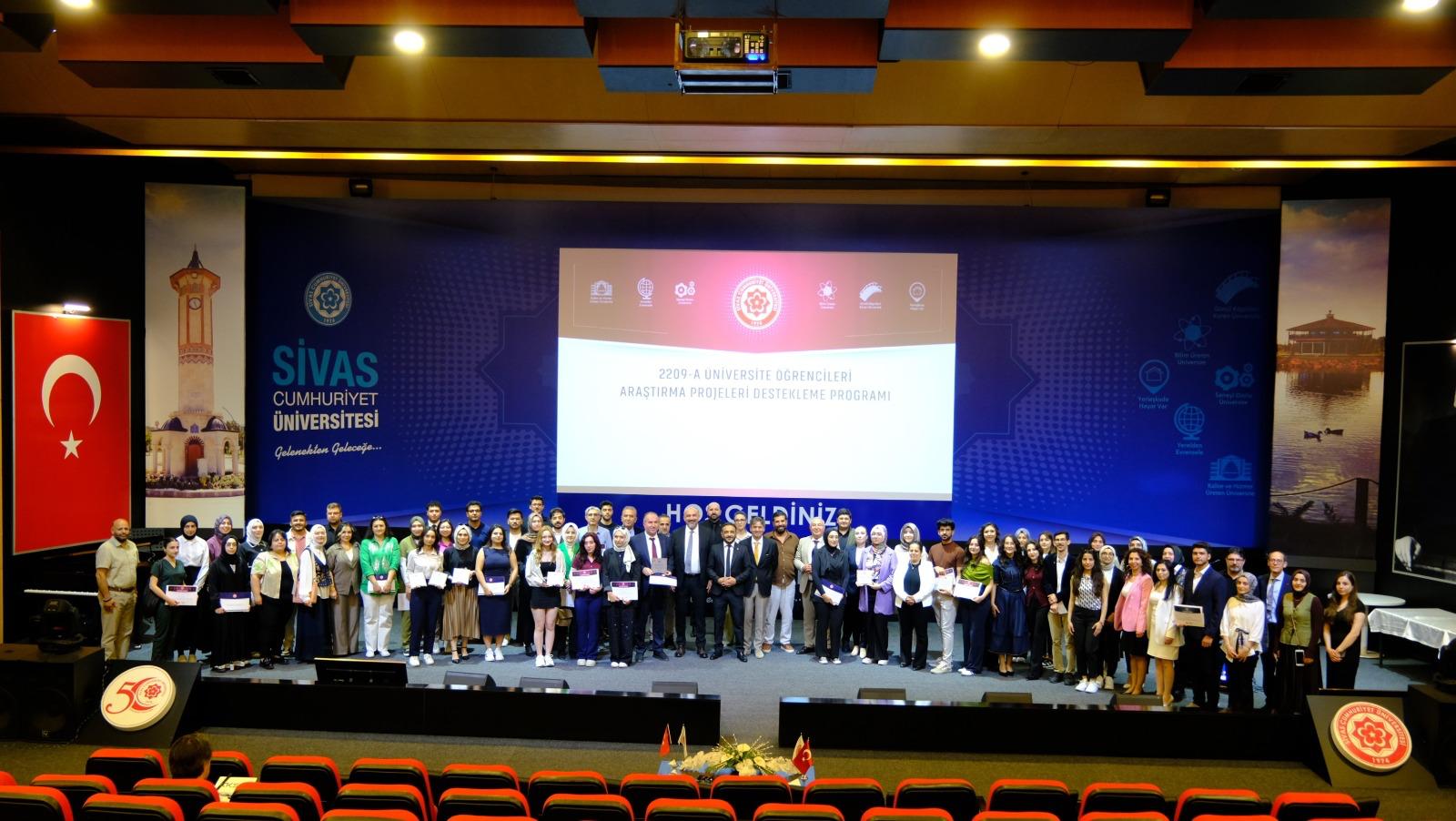 SCÜ’de Öğrenci Başarıları ve Bilimsel Projeler Kutlandı SCÜ’de Öğrenci Başarıları ve Bilimsel Projeler Kutlandı