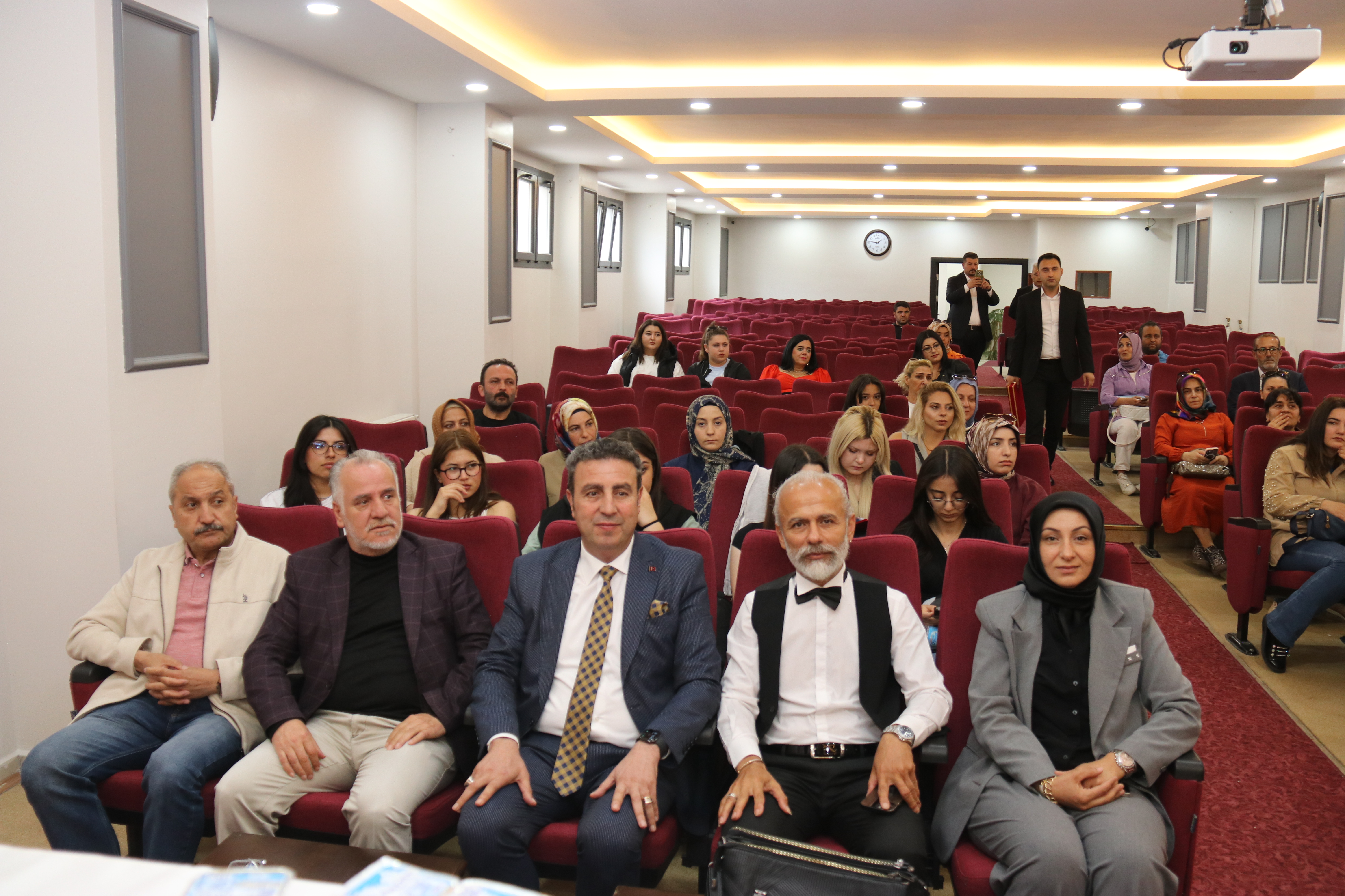 KUAFÖRLERE TOPUZ EĞİTİMİ VERİLDİ