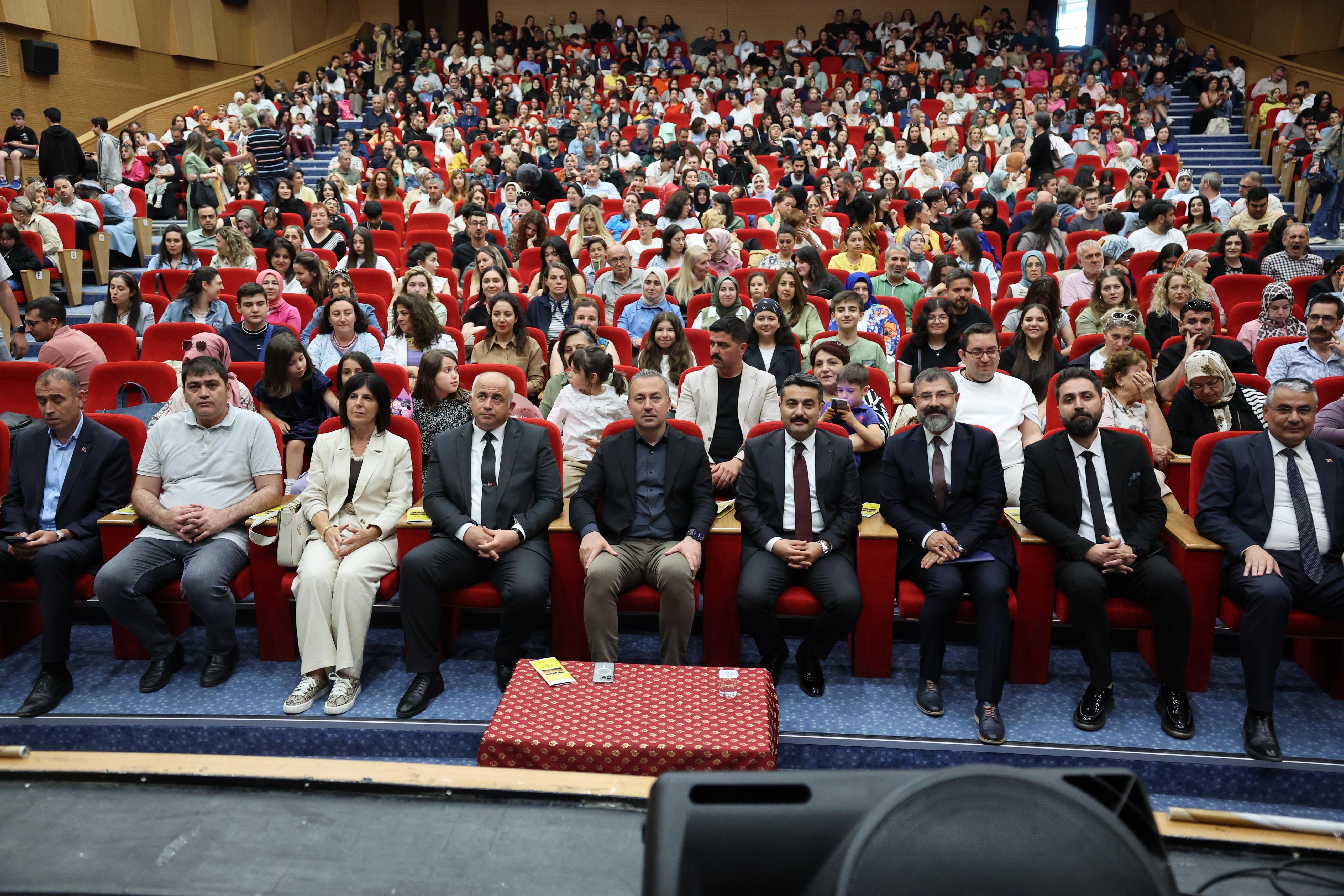 "Sivas Maarif Orkestrası" ilk konserini gerçekleştirdi.