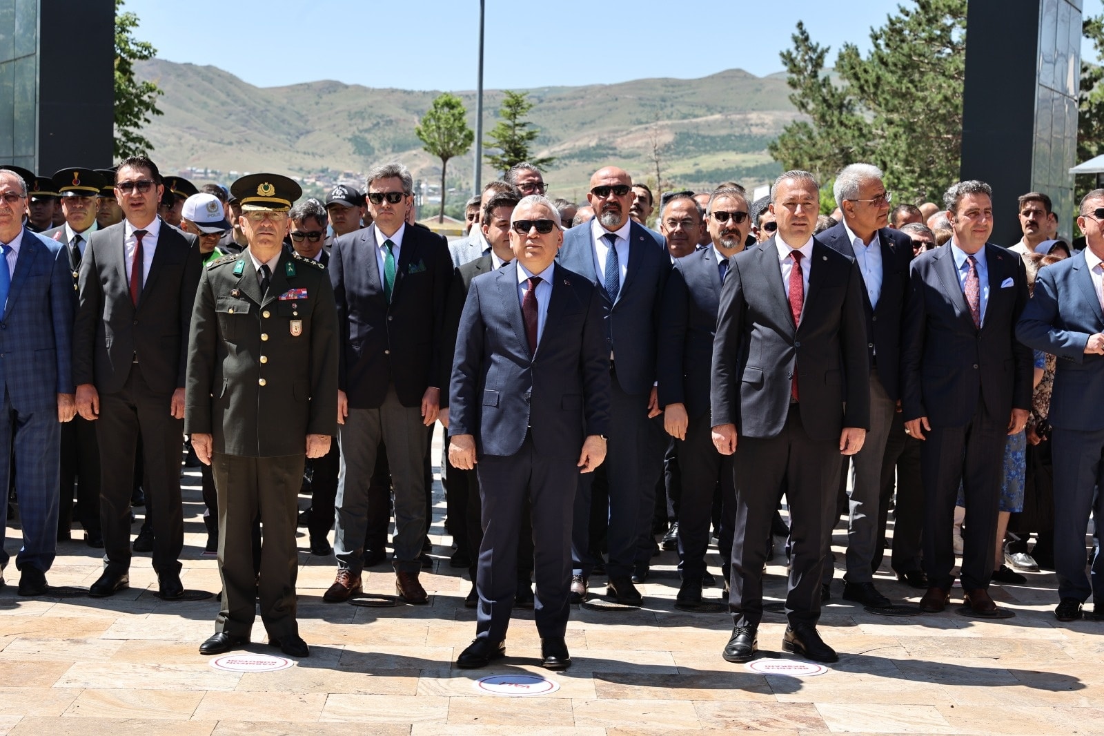 Mustafa Kemal Atatürk'ün, Sivas'a ilk teşriflerinin 106'ncı yıl dönümü, düzenlenen törenle kutlandı. Mustafa Kemal Atatürk'ün, Sivas'a ilk teşriflerinin 106'ncı yıl dönümü, düzenlenen törenle kutlandı.