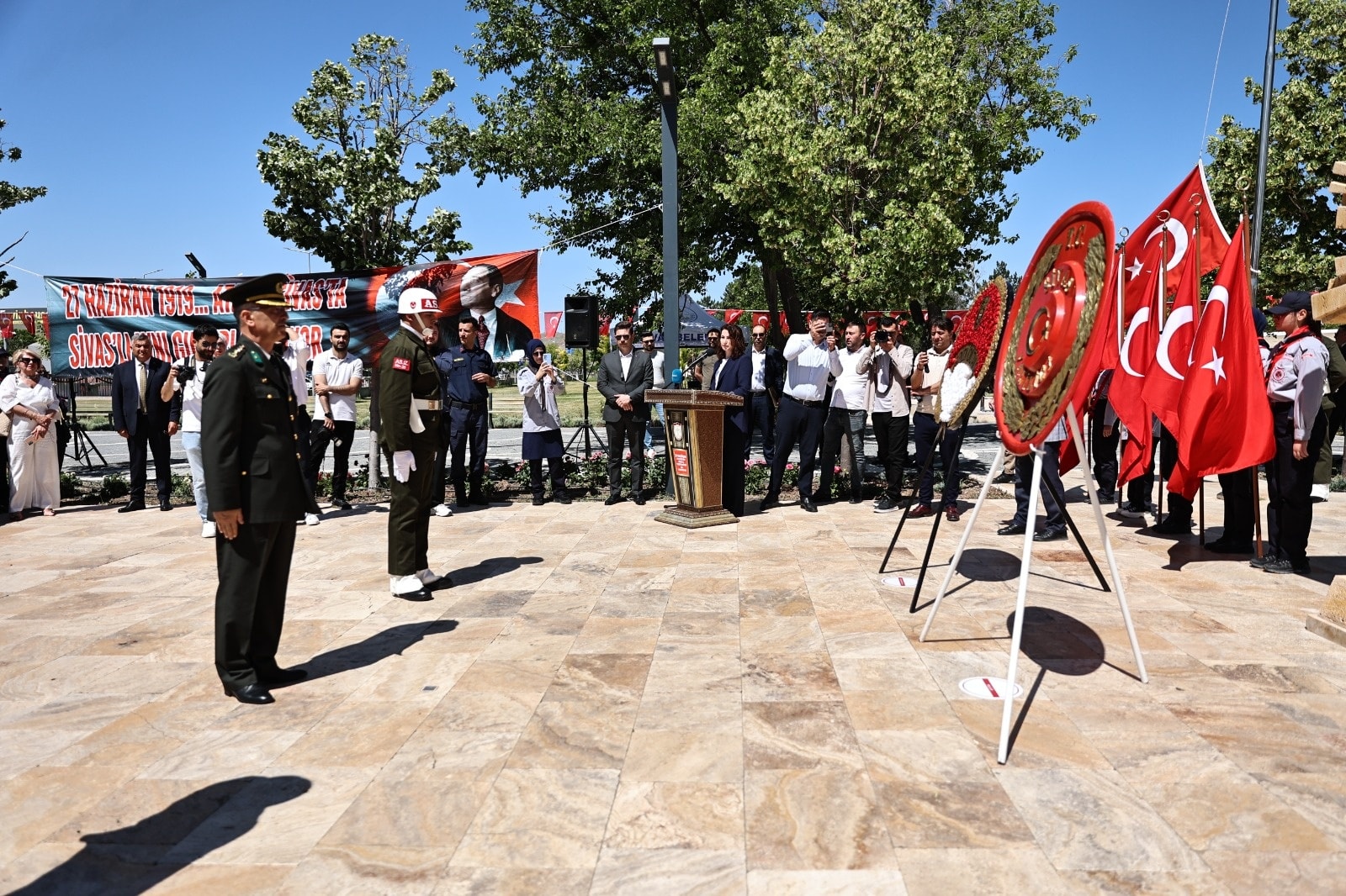 Mustafa Kemal Atatürk'ün, Sivas'a ilk teşriflerinin 106'ncı yıl dönümü, düzenlenen törenle kutlandı. Mustafa Kemal Atatürk'ün, Sivas'a ilk teşriflerinin 106'ncı yıl dönümü, düzenlenen törenle kutlandı.