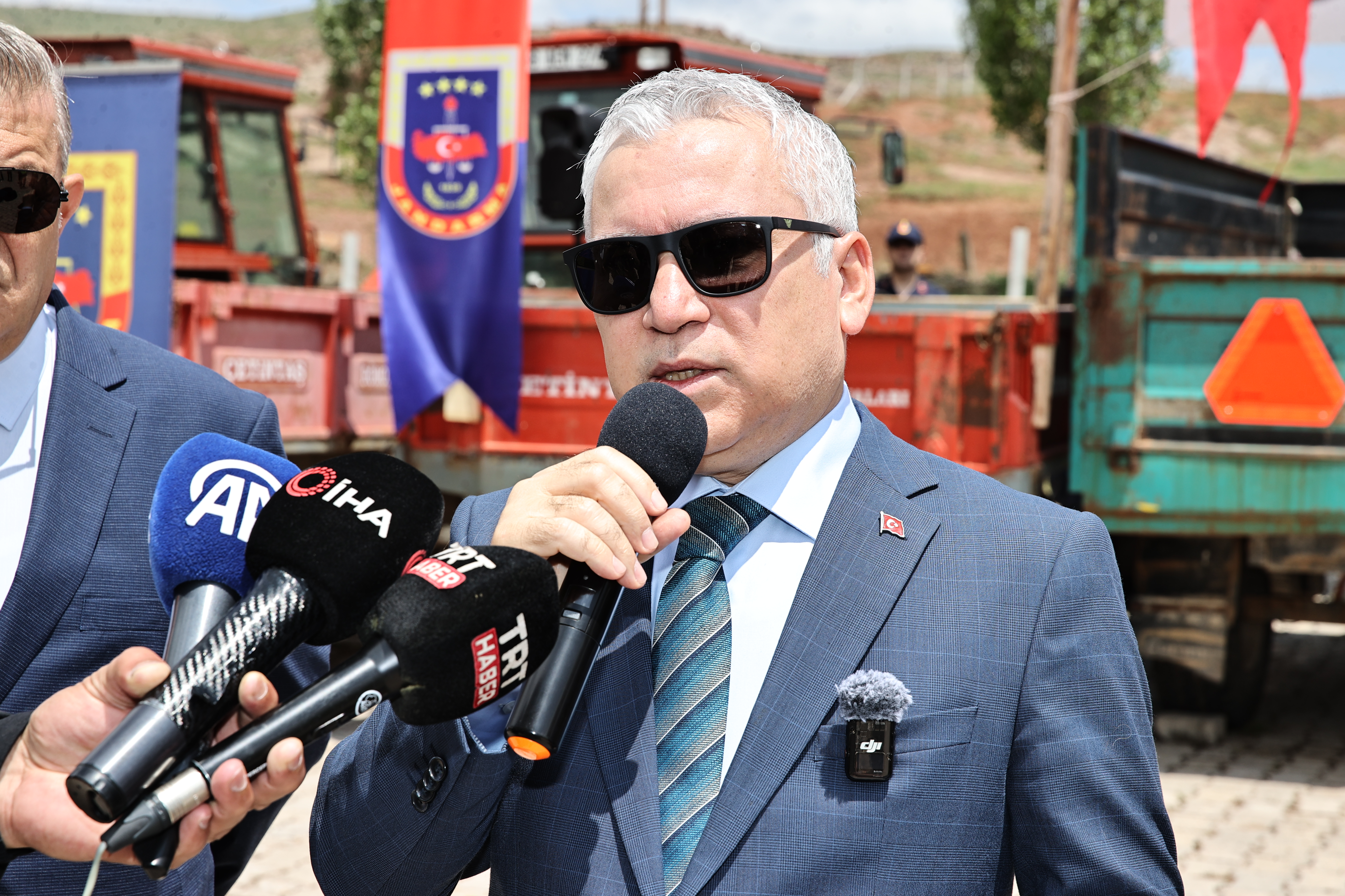 Reflektör Tak, Işık Ol, Görünür Ol Reflektör Tak, Işık Ol, Görünür Ol